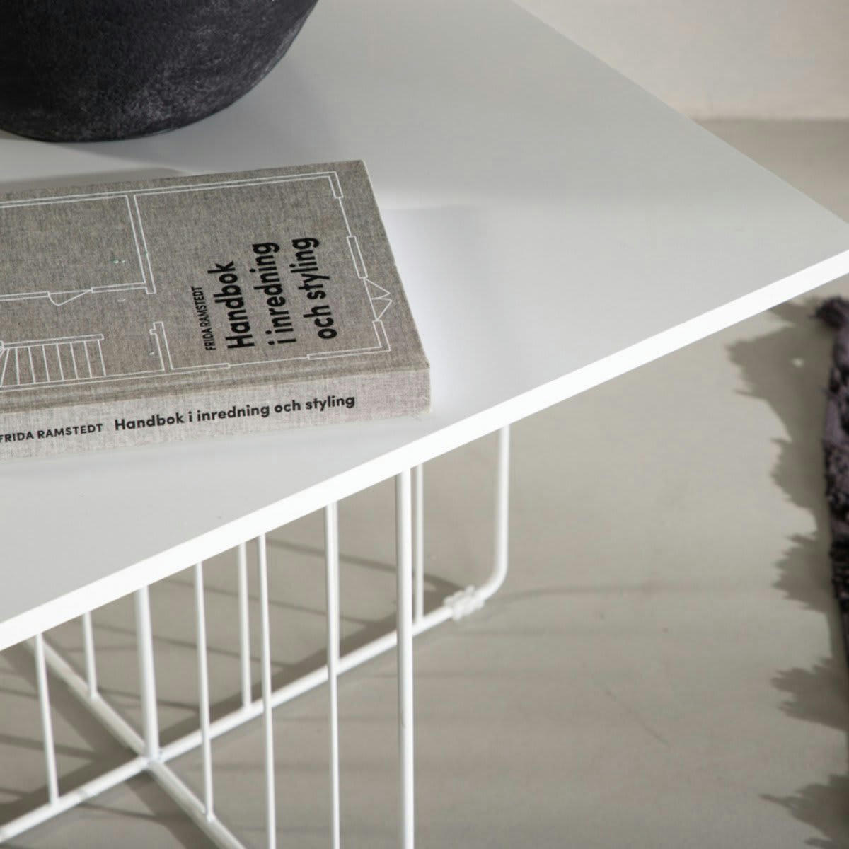 BILLY - Table basse contemporaine en métal pied design blanc