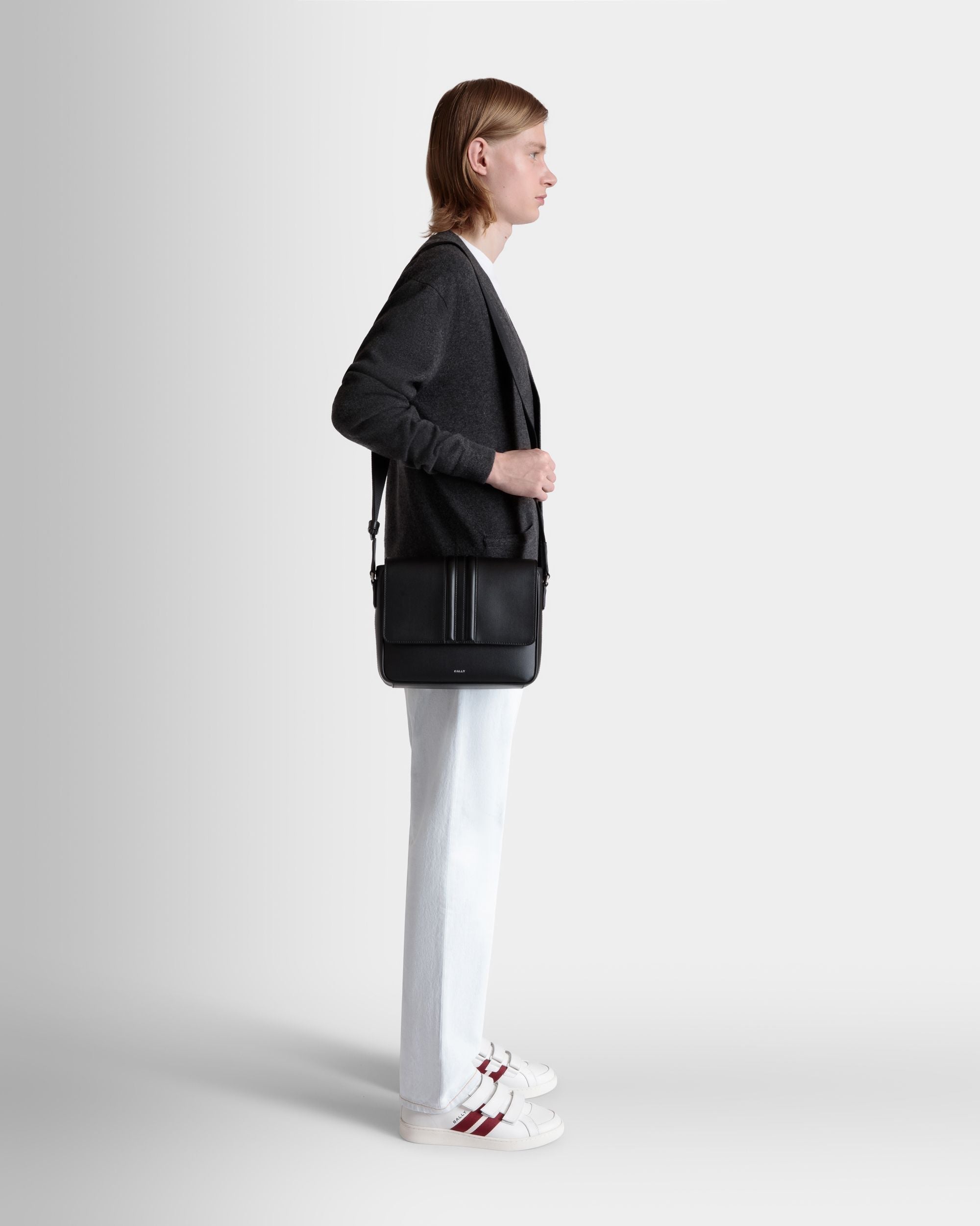 Mythos Umhängetasche Aus Recyceltem Leder In Schwarz
