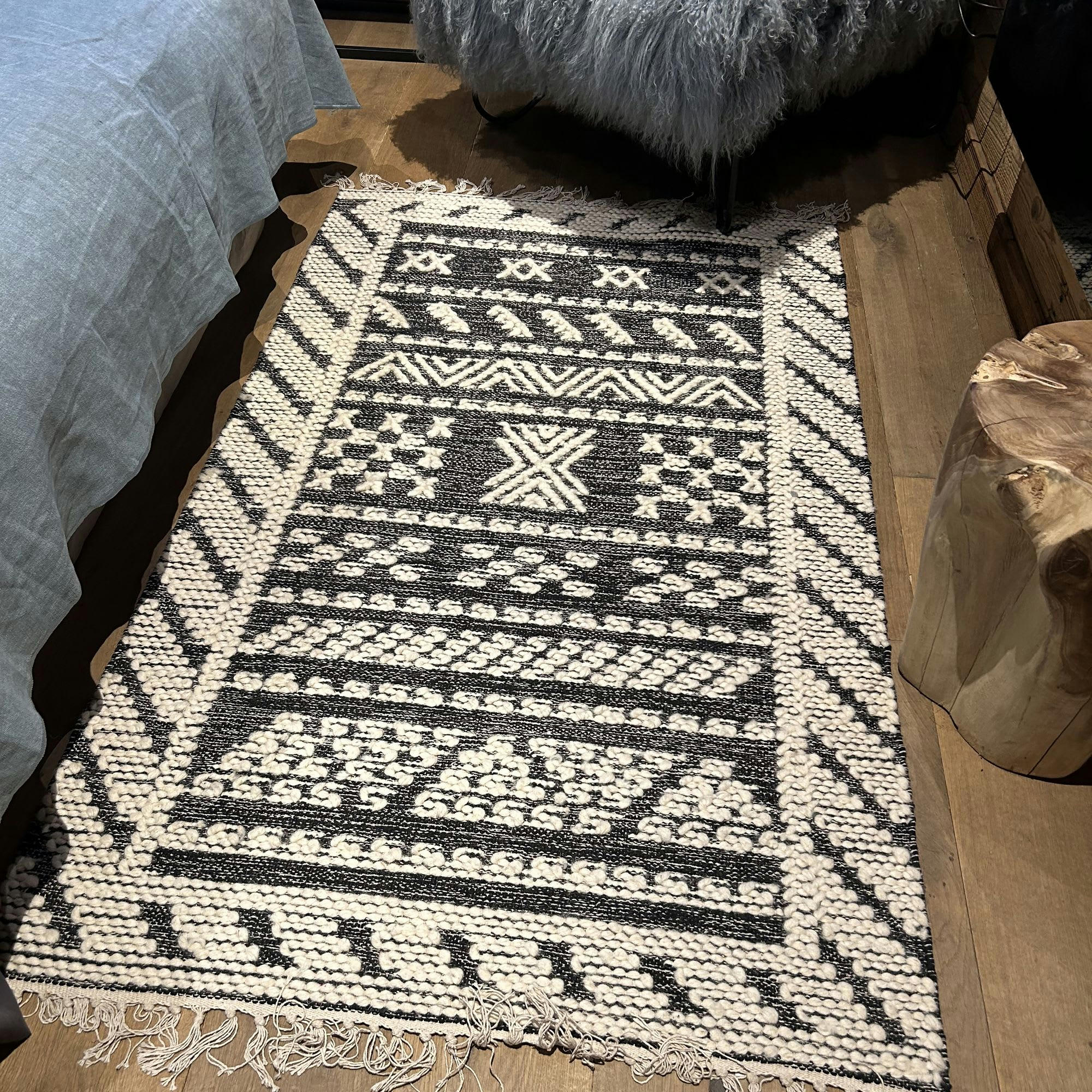 TOKAT - Tapis en laine et coton noir 90x150cm