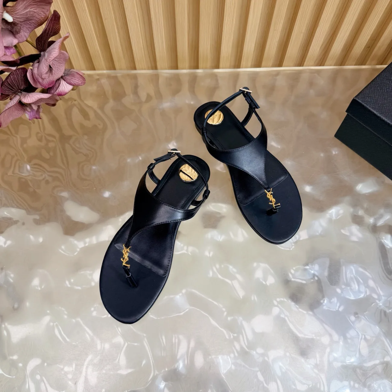 Saint Laurent CASSANDRA sandals in smooth leather (Replica)