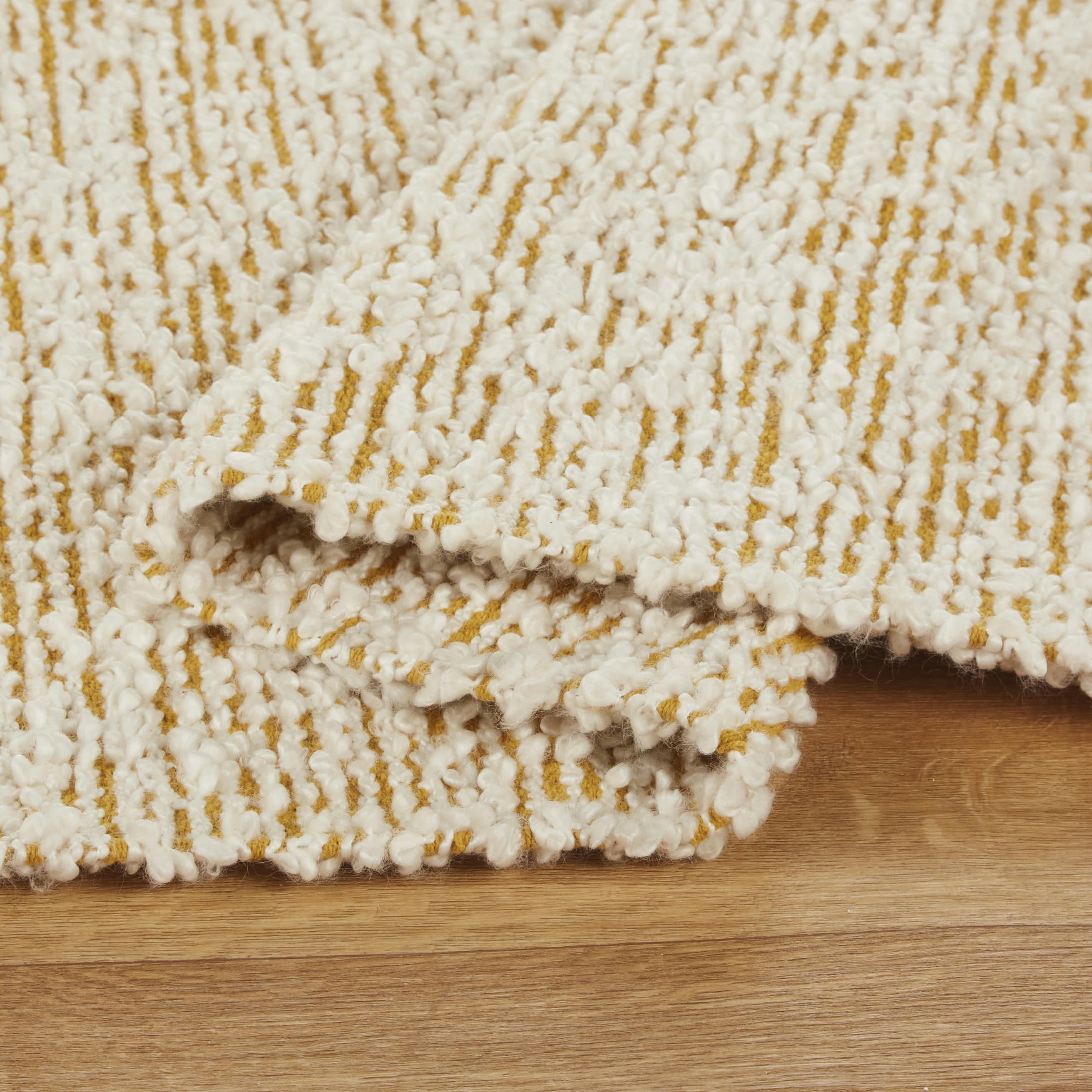 LOVEO - Tapis en coton recyclé écru et jaune ocre 160x230