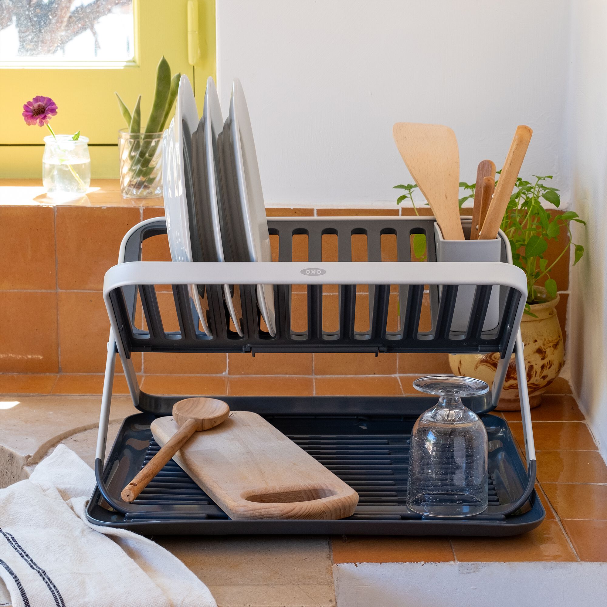 OXO - Égouttoir à vaisselle en plastique et aluminium - gris