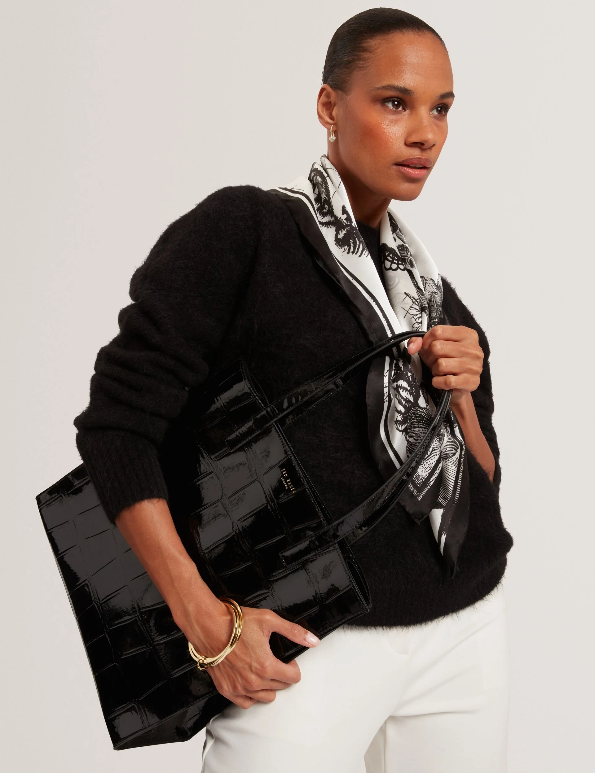 VANNDA | BLACK