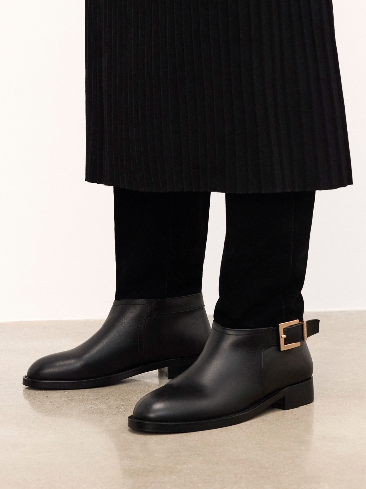 Suede and smooth leather boot type boots