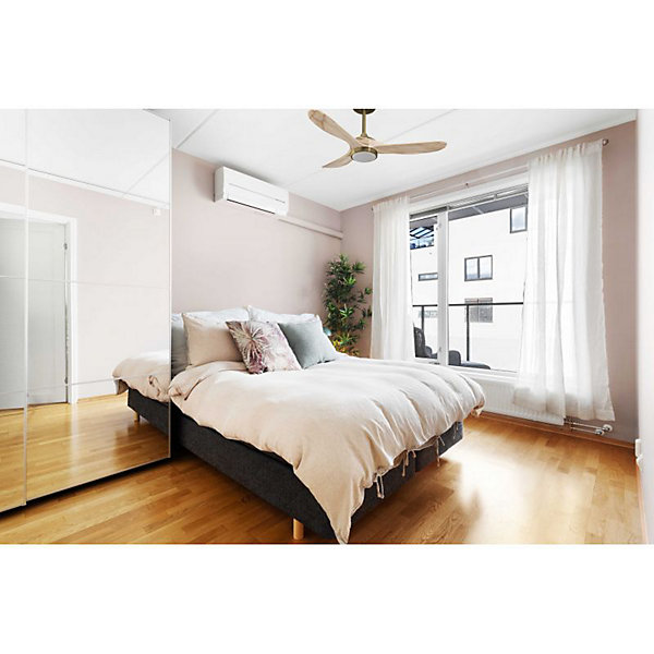 Ouray 2 de Klassfan - Ventilateur de plafond et destratificateur moteur DC Laiton avec Lumièrepales bois clair 10 à 20 m²
