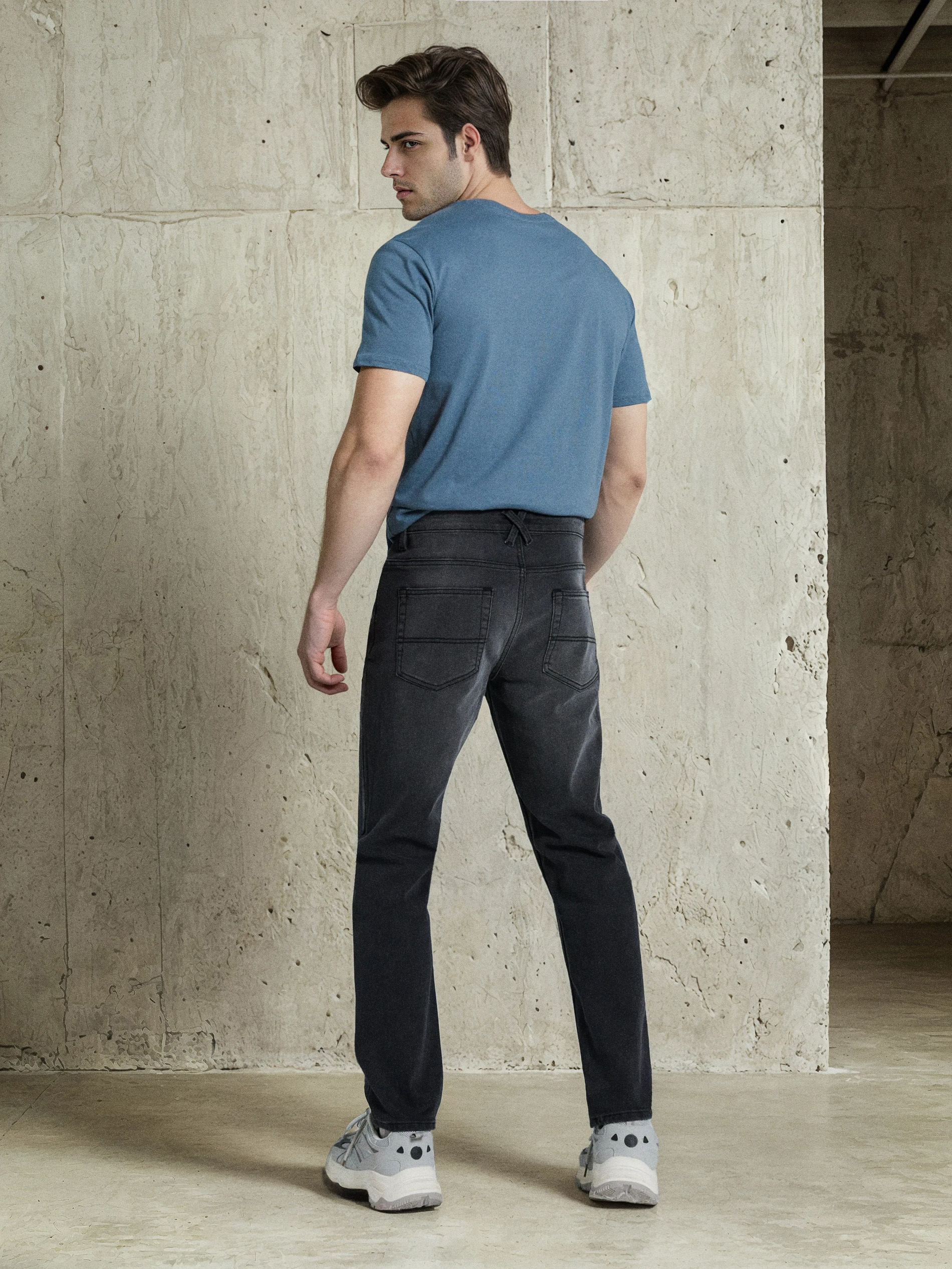 Jeansy regular fit z efektem sprania