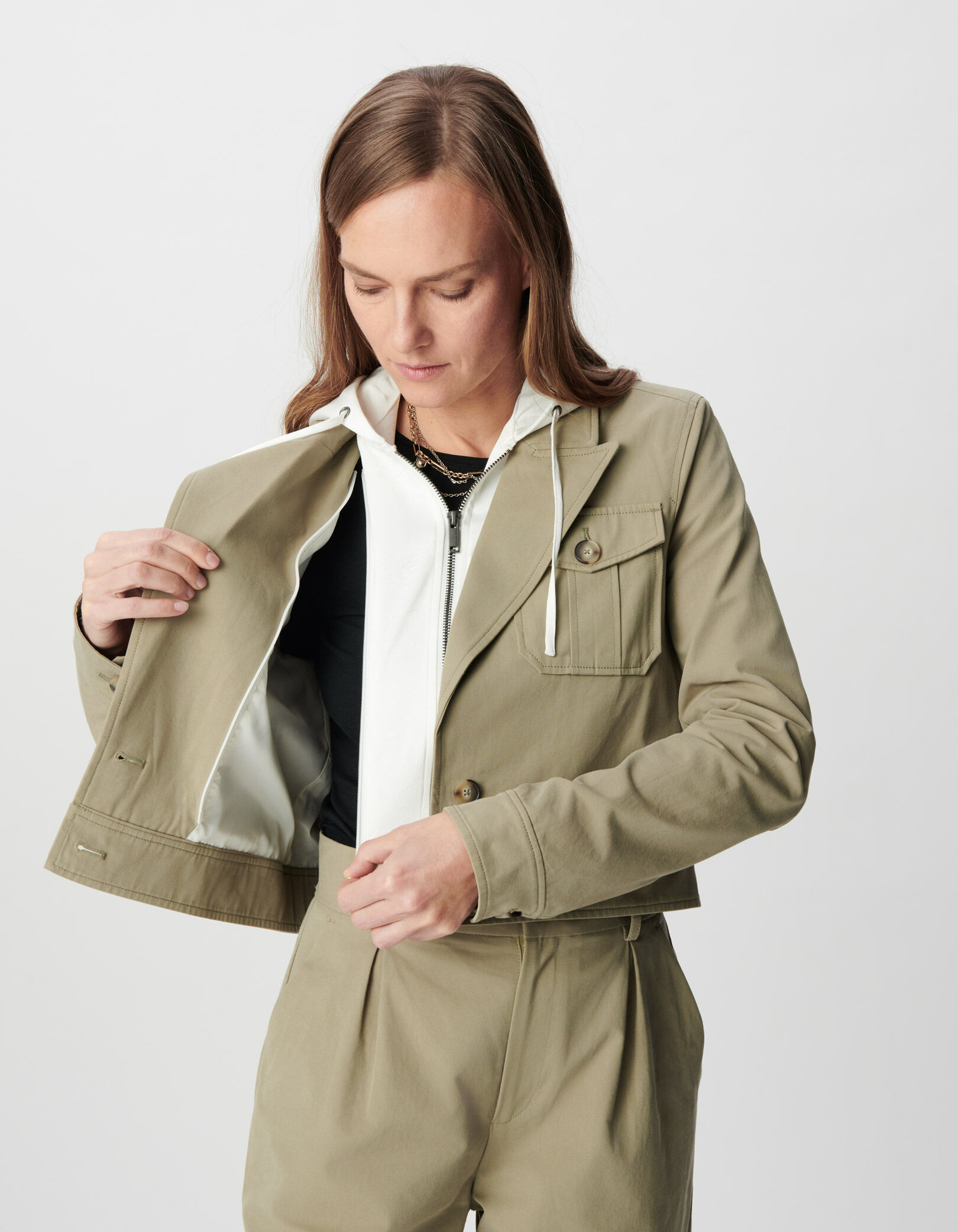 Veste courte kaki capuche blanche satinée amovible Femme