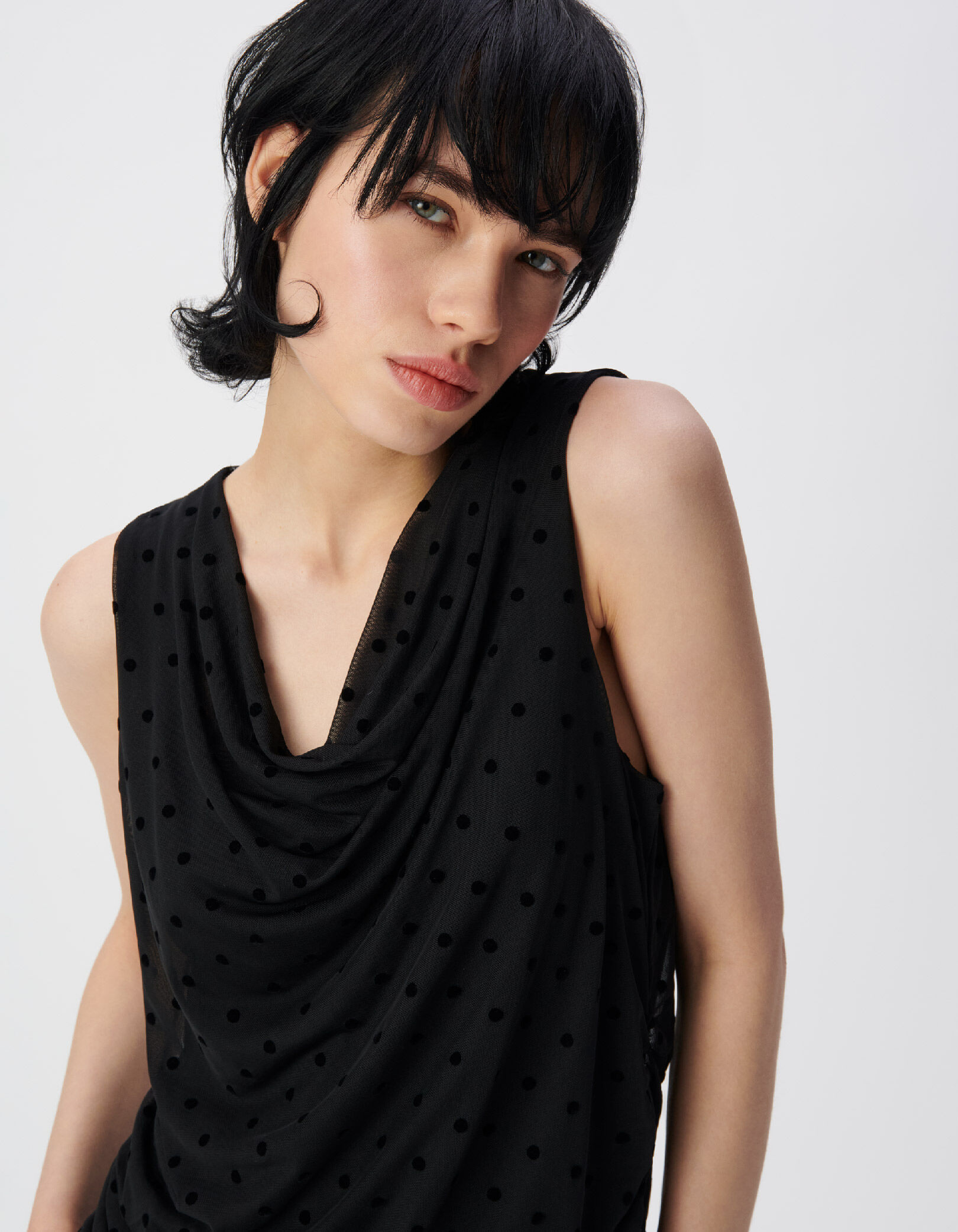 Tee-shirt sans manches noir résille motif pois Femme
