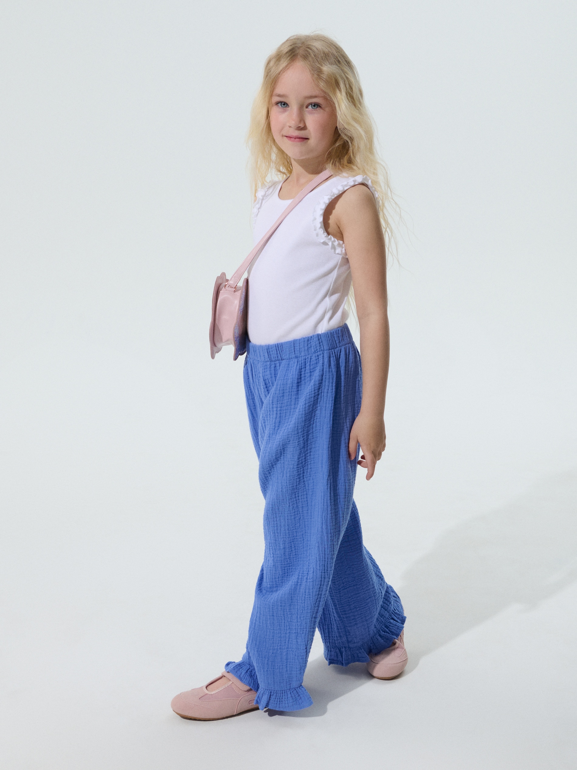 Jeansy wide leg z ozdobną falbanką