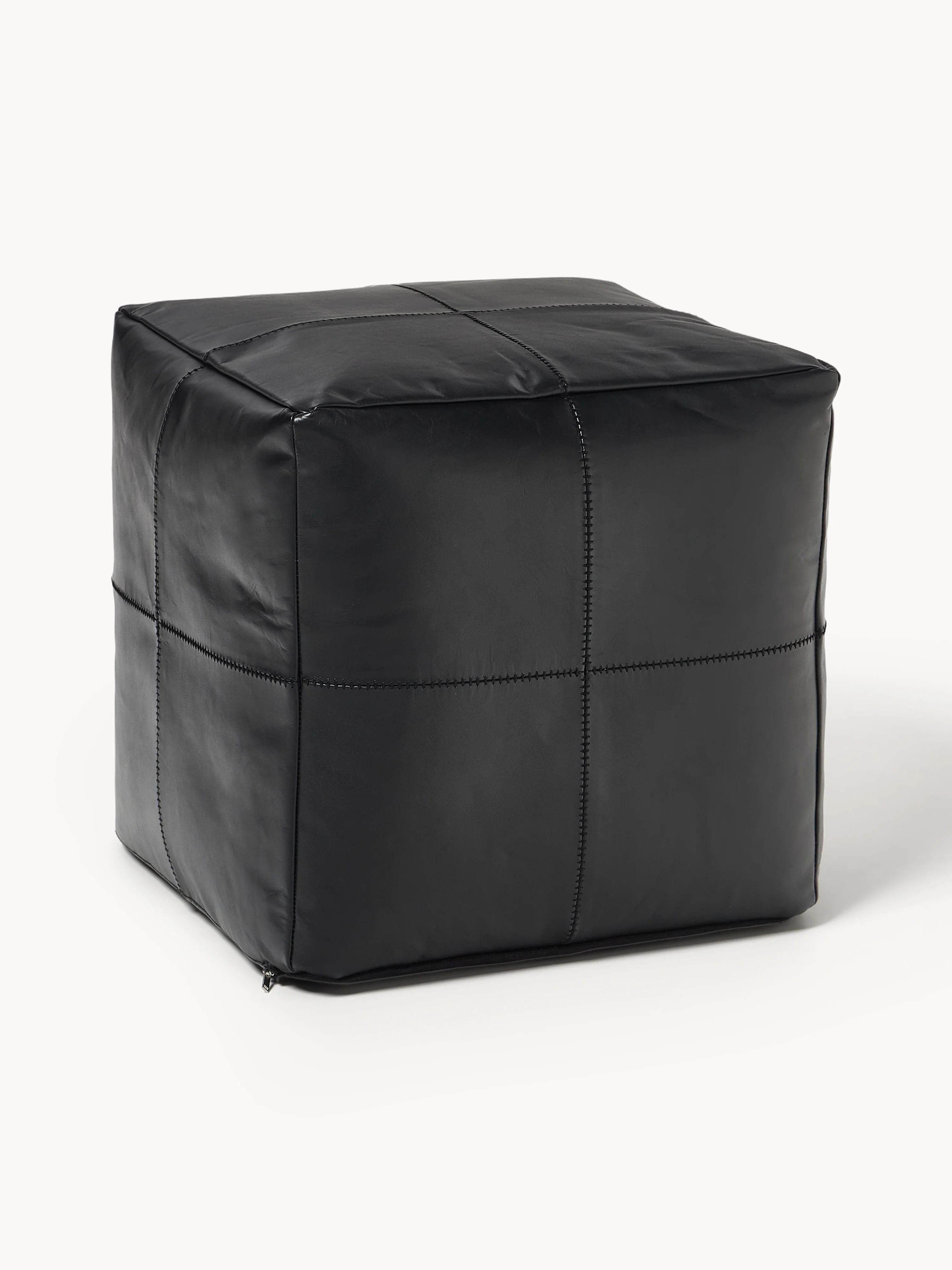 Handgefertigter Pouf Raven aus Leder