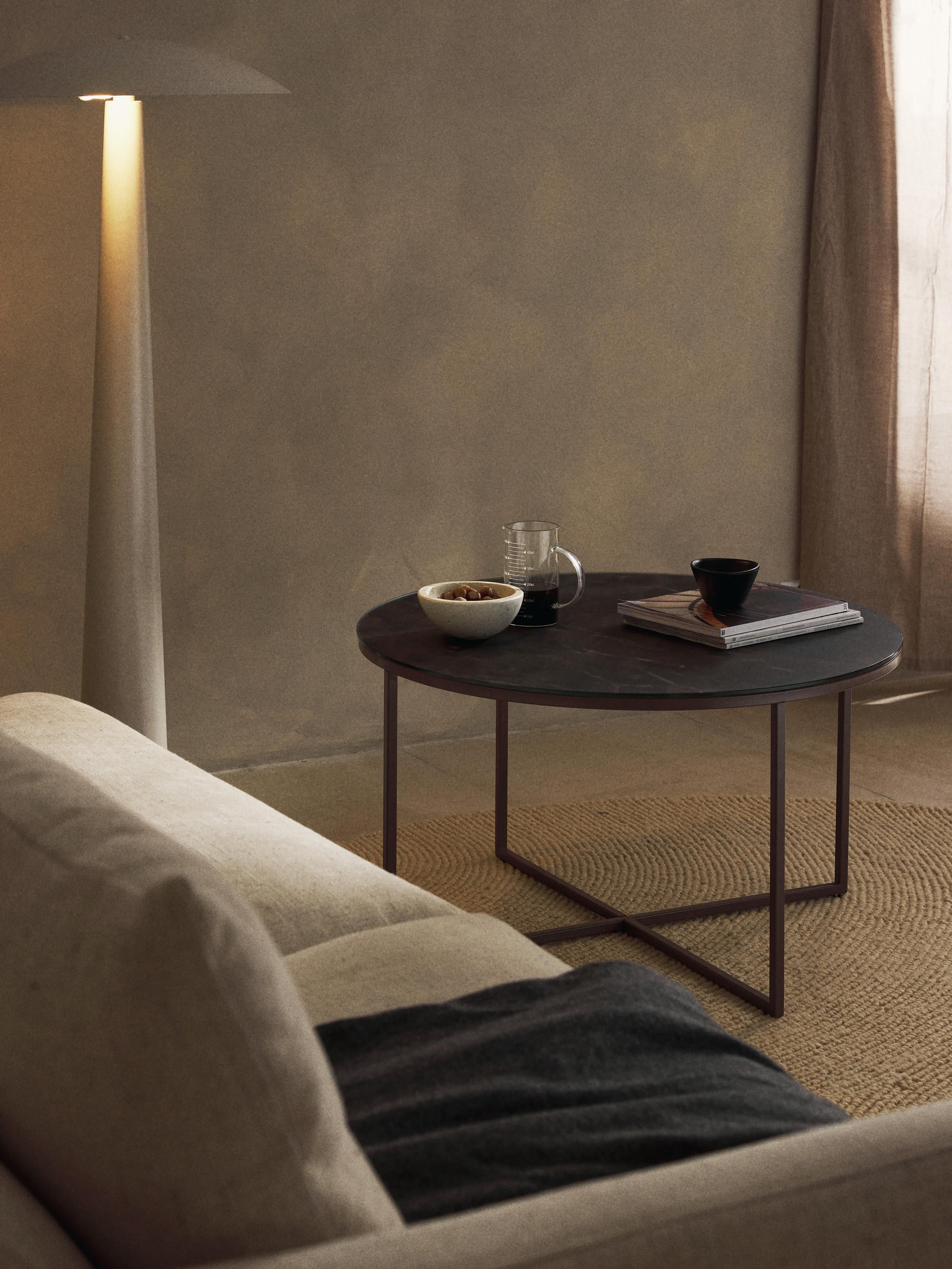Runder Couchtisch Antigua mit Glasplatte in Marmor-Optik