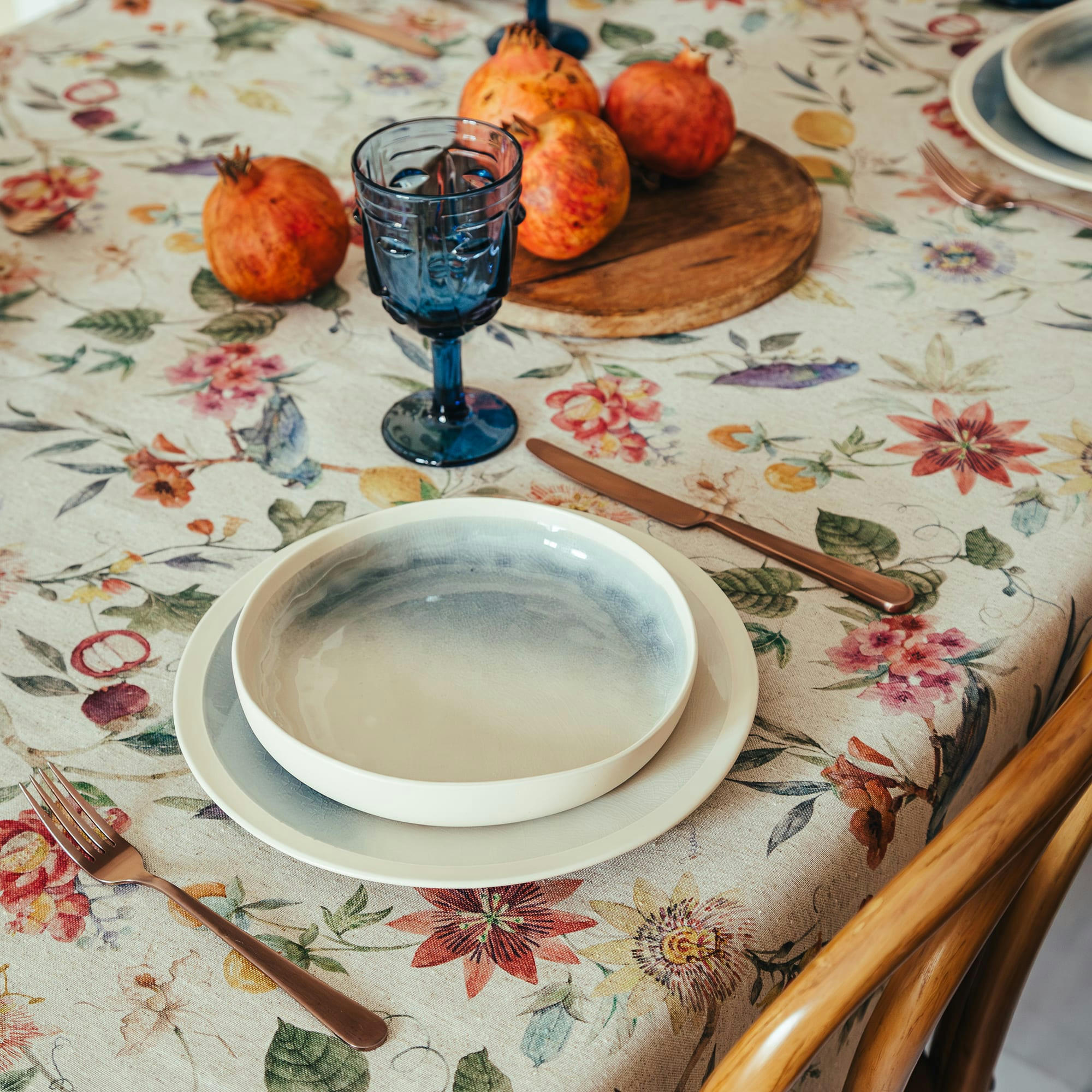 PEPPO MULTICOLOR - Nappe en lin antitâche imprimée floral multicolor 140x140 cm