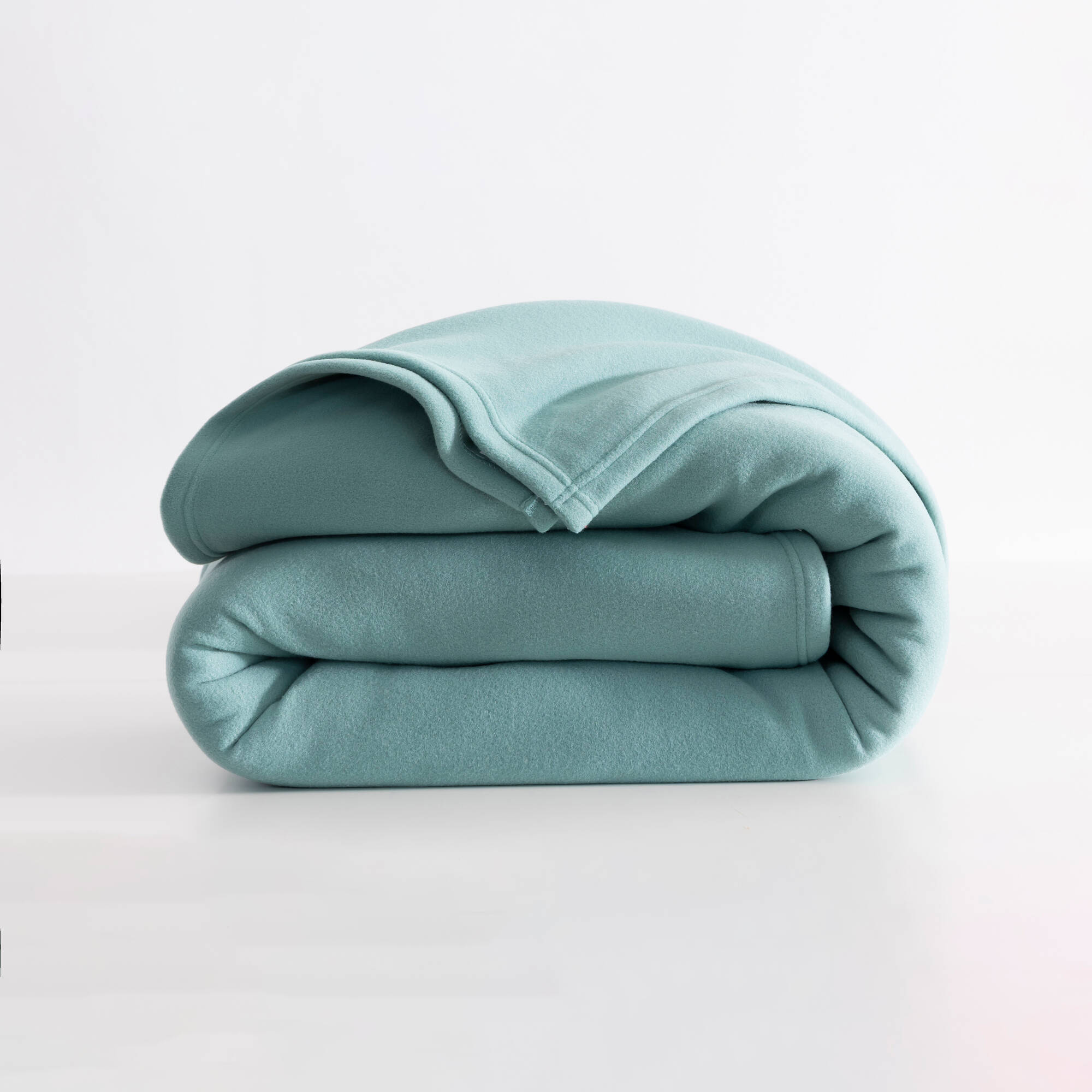 Composition &bull; Maille polaire 100% polyester, 450 g/m² Description &bull; Couverture polaire Thermotec&reg; réputée pour ses qualités d'excellence : contact i