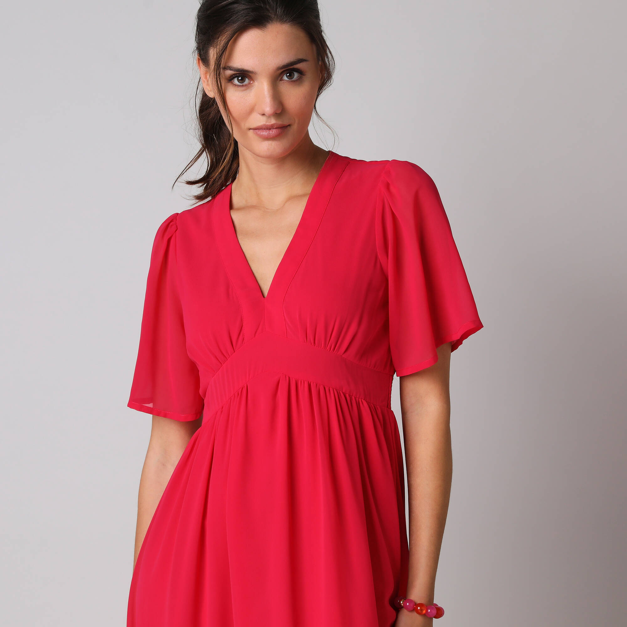 Robe longue volantée unie, à manches courtes papillon
