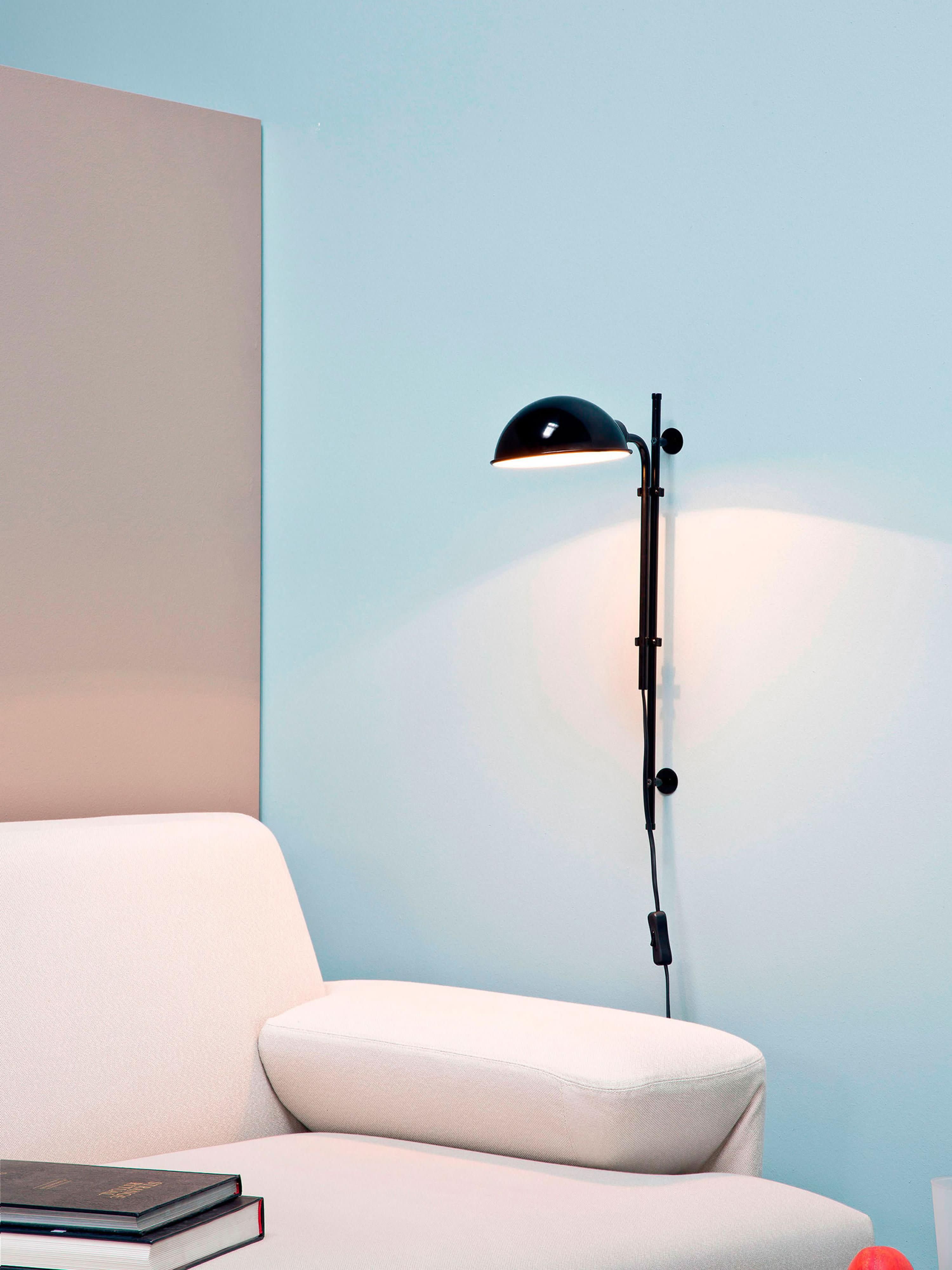 Wandleuchte Funiculí mit Stecker und verstellbarem Lampenschirm