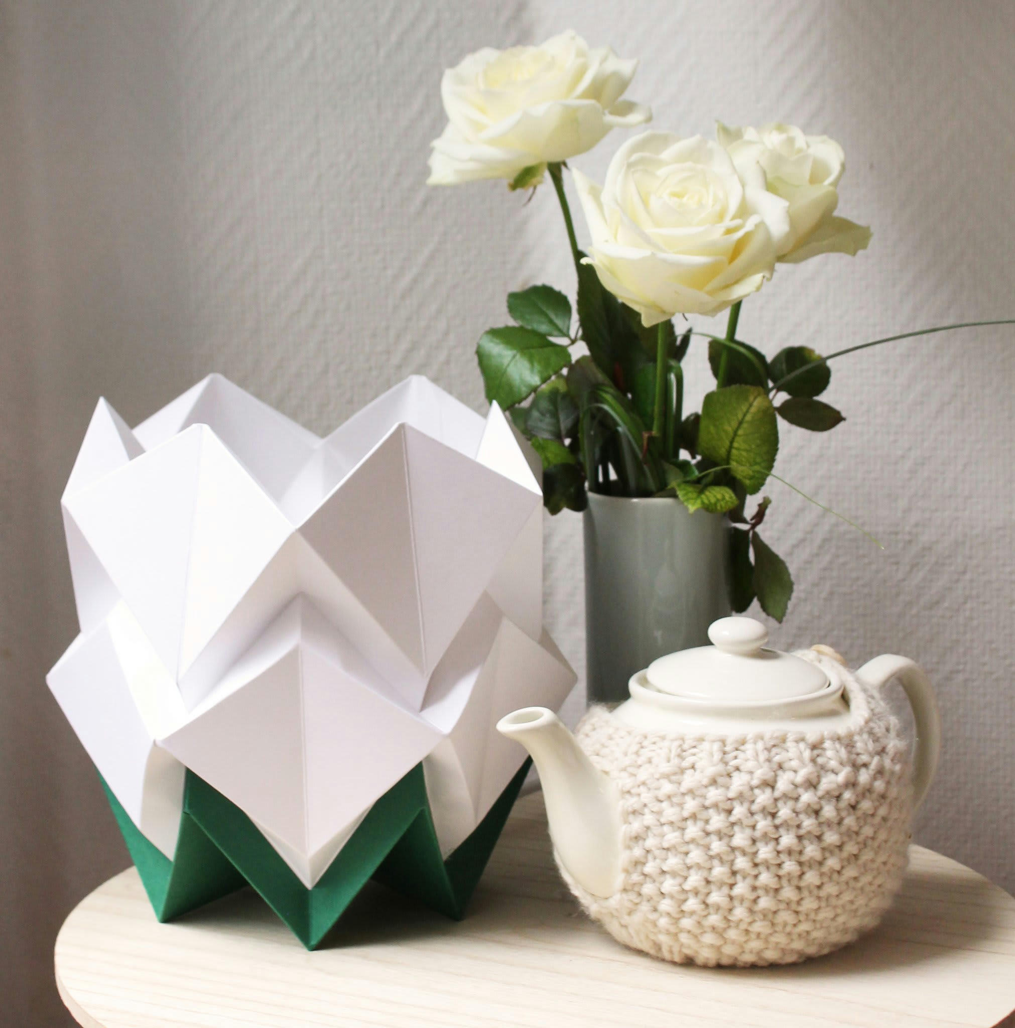 HIKARI - Lampe de table origami bicolore en papier taille S