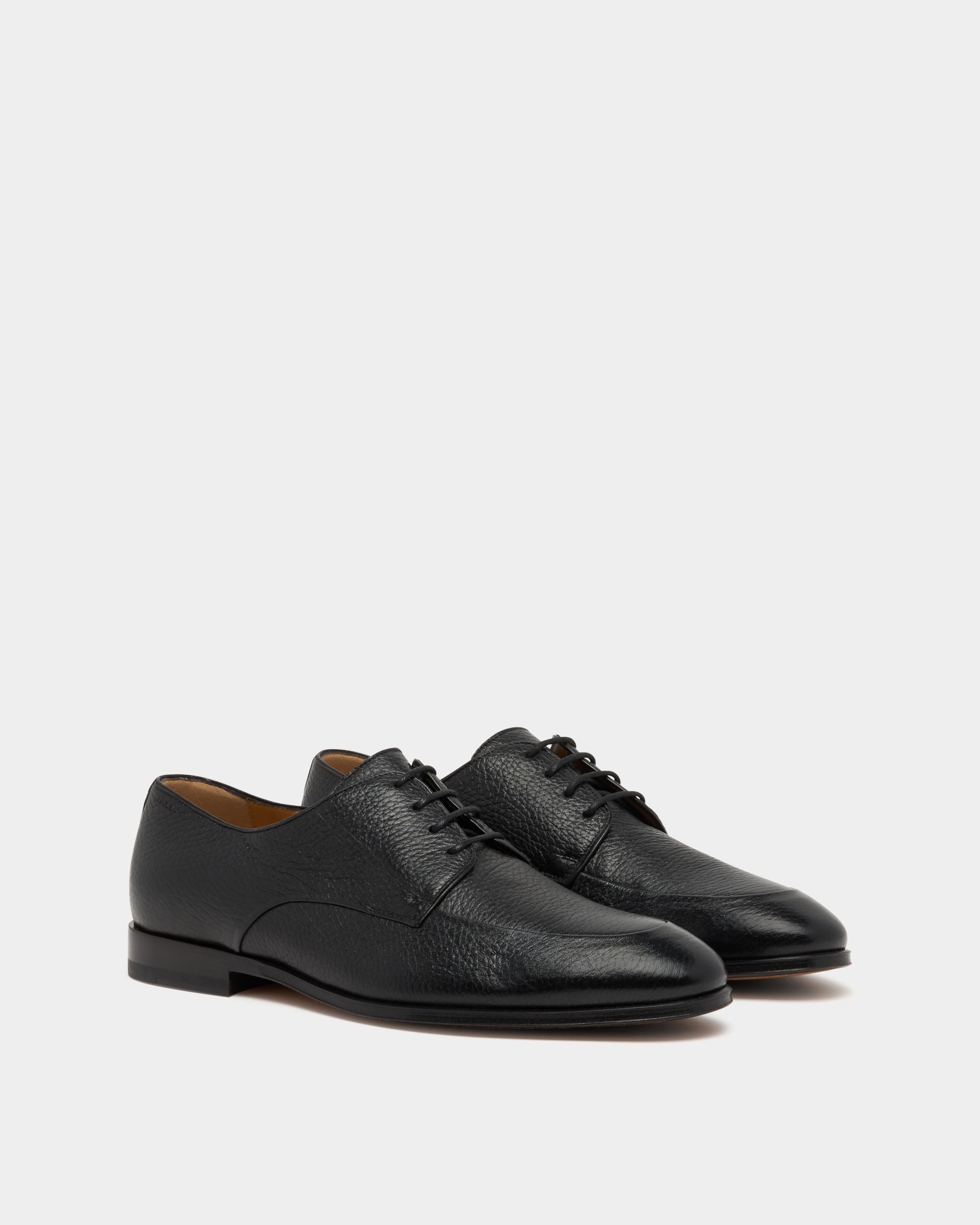 Regent Derby-Schuhe aus genarbtem Leder in Schwarz