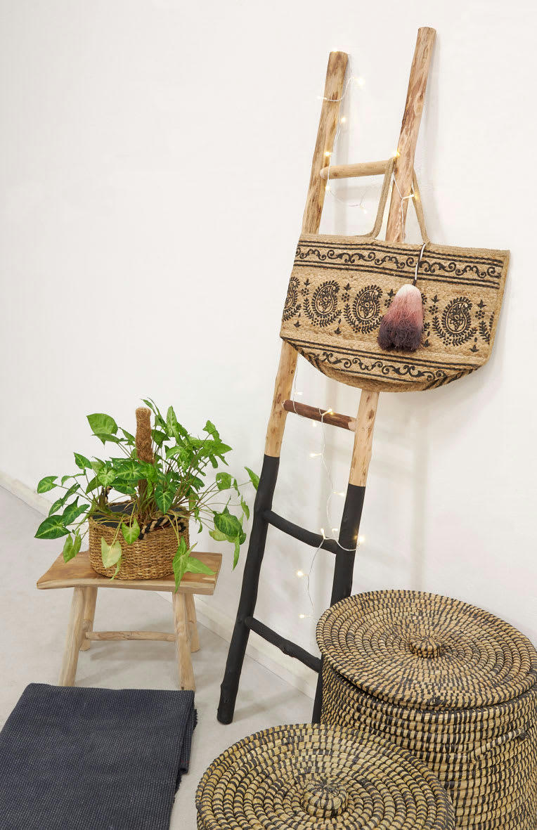 - Echelle en bois naturel et noir