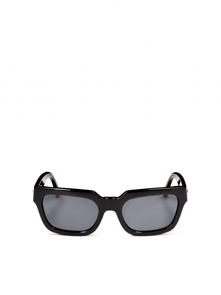 Classic black wayfarer sunglasses