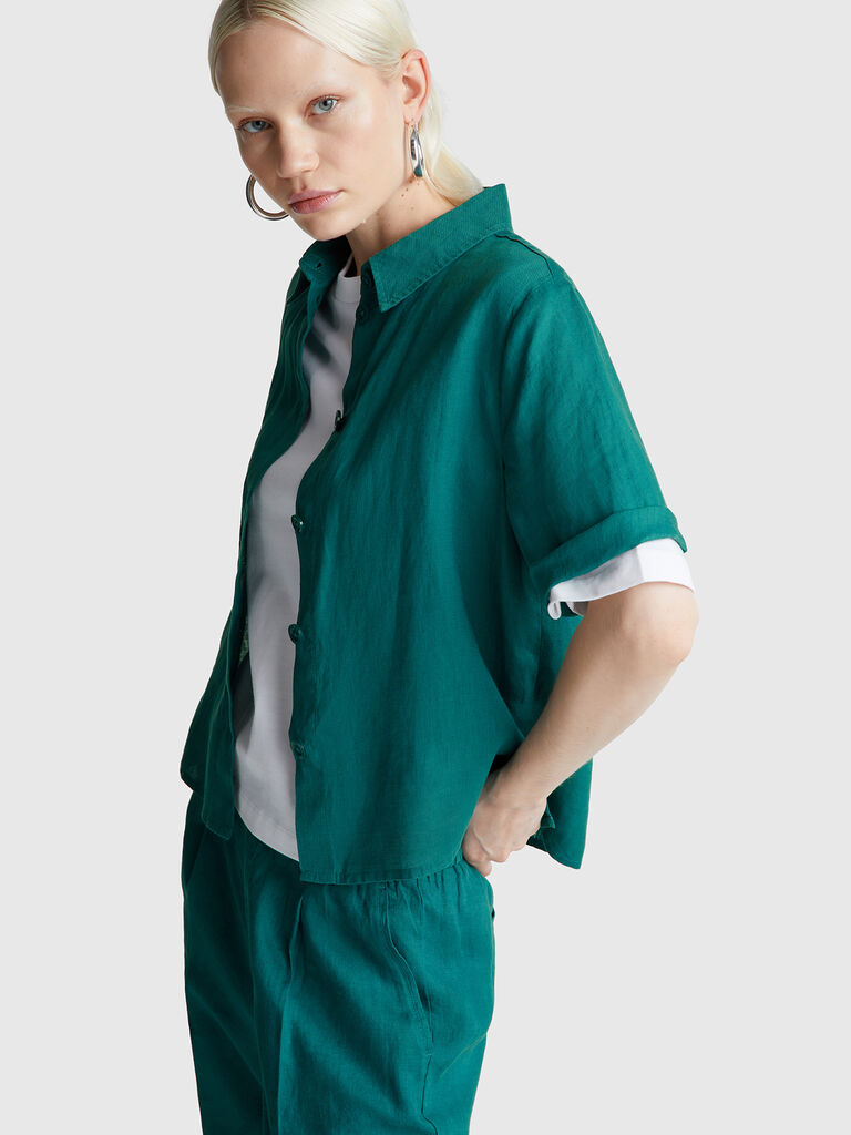 Short shirt in pure linen