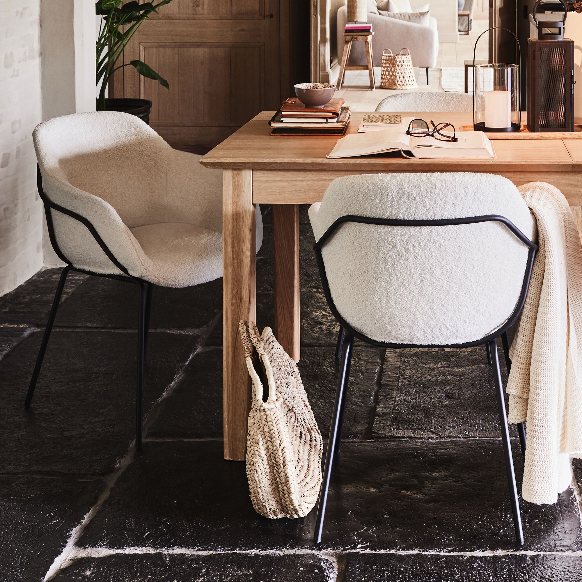 CHLOE - Chaise en tissu bouclette avec accoudoirs - blanc