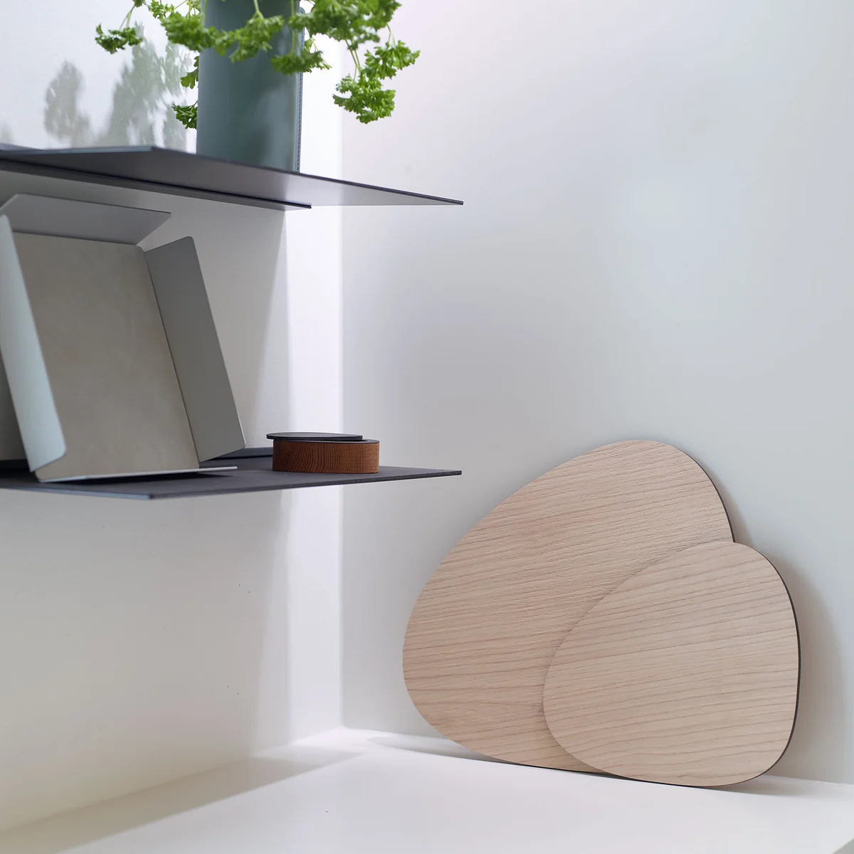 Lind DNA - Cut&Serve Schneidebrett Curve S, 25 x 21 cm, esche