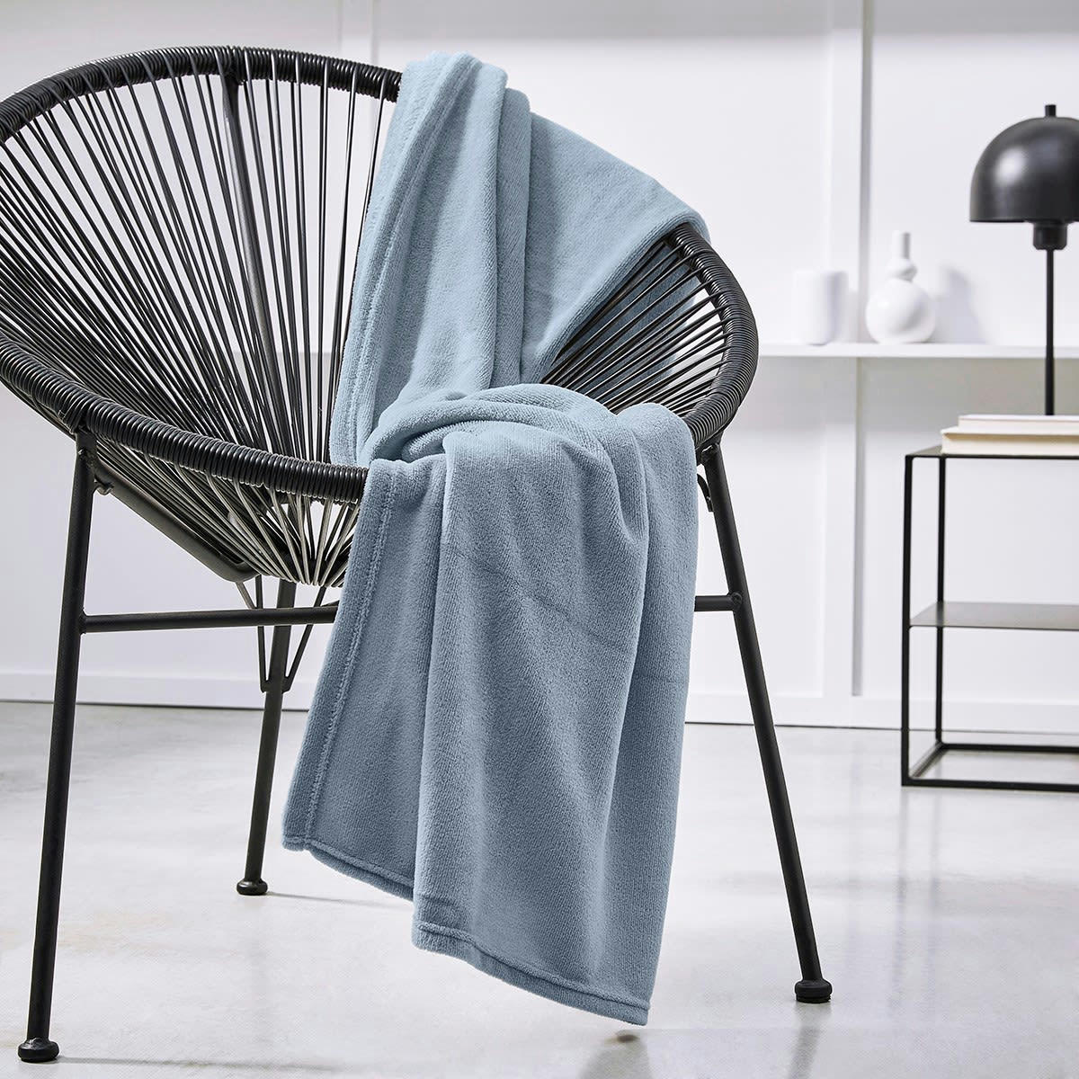 ESSENTIAL - Plaid uni en Polyester Gris 125x150 cm