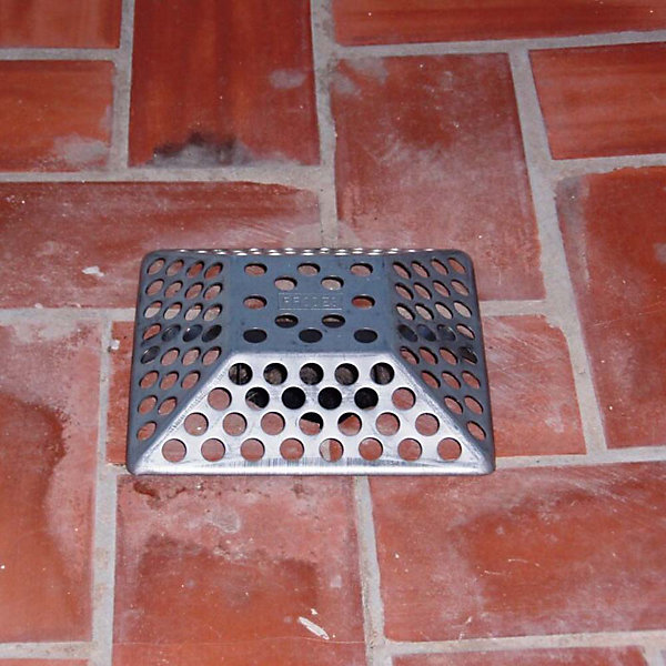 Grille anti-blocage Pyramidale en acier inoxydable (188x188mm). Pour toitures, terrasses, jardins, salles de bains, piscines...
