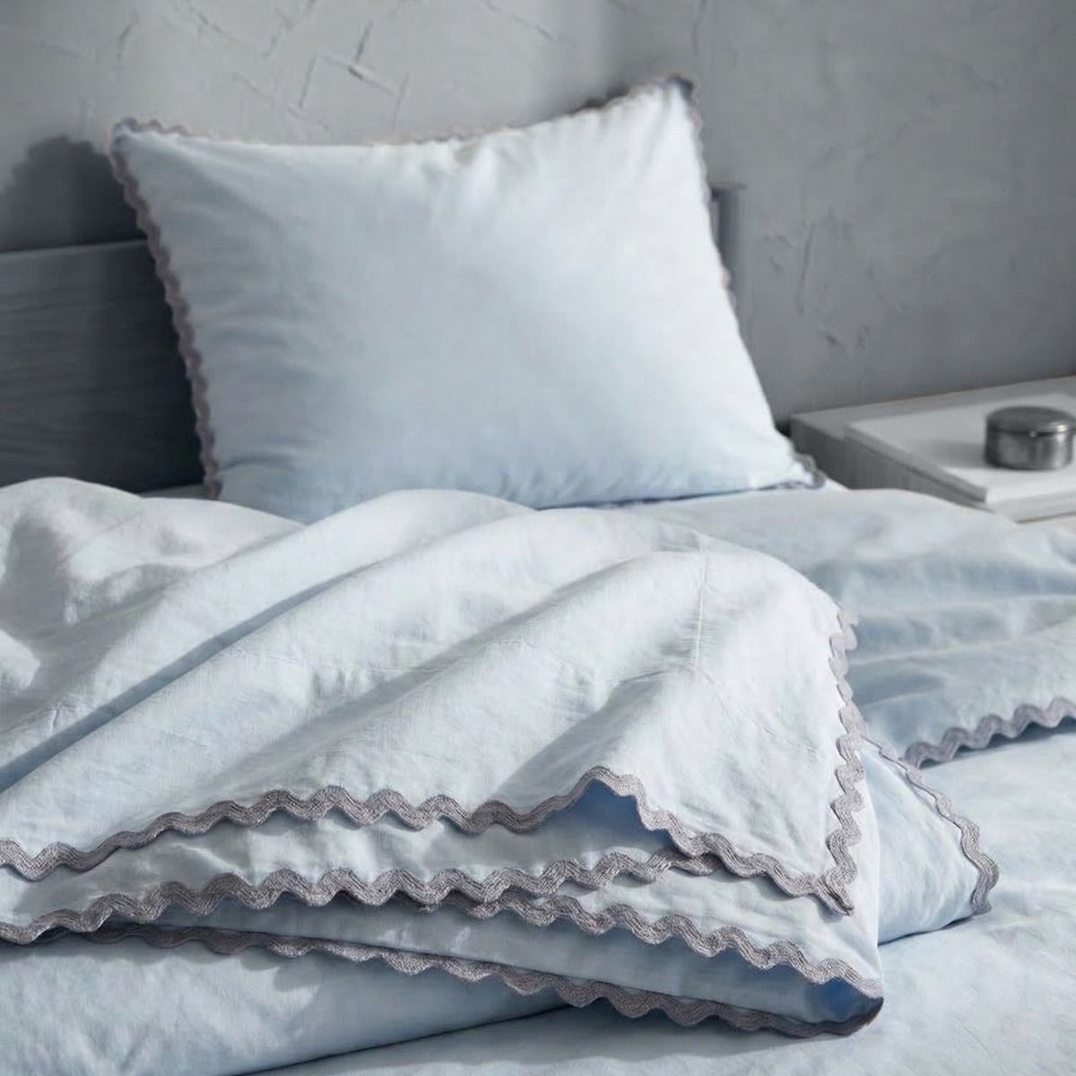 Pościel VELA bawełniana z ozdobną lamówką niebieska 160x200   2*70x80 cm