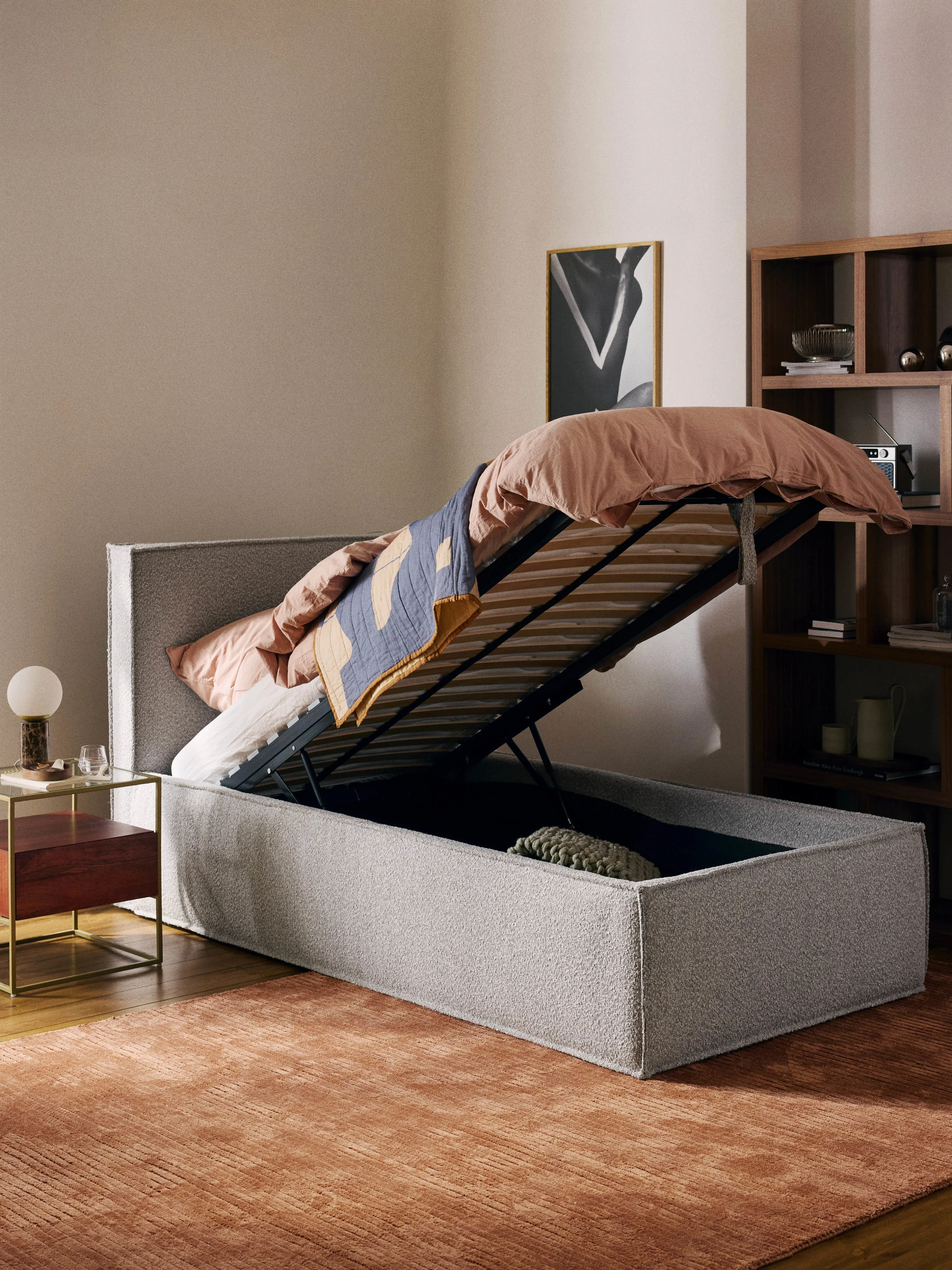 Bouclé-Einzelbett Dream mit Stauraum