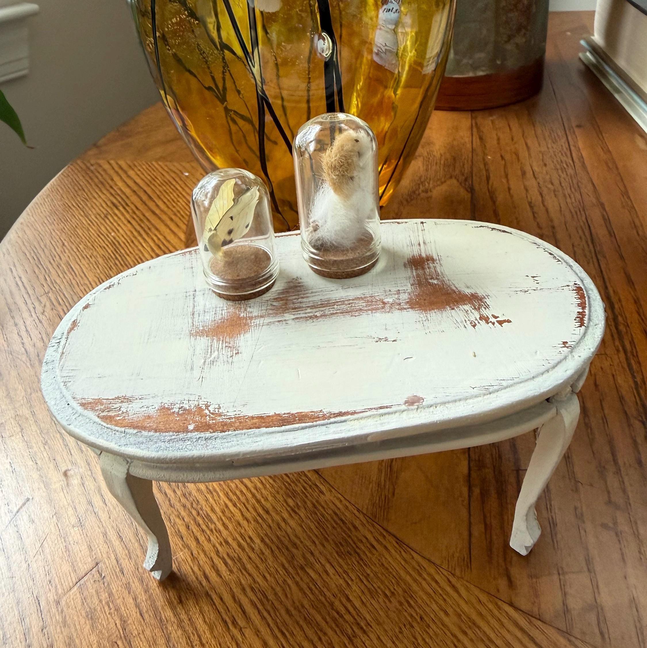 Miniature Dollhouse Vintage, Oval, 4-leg dining table in distressed vanilla 1:12 Scale Furniture