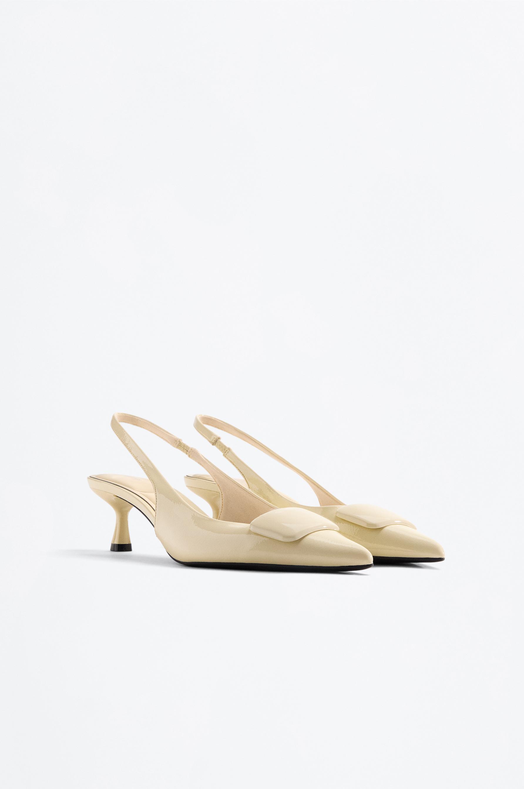Zapato tacón destalonado