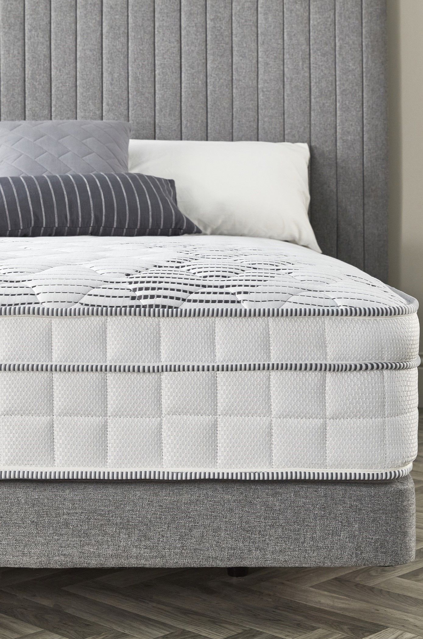Somnior Pocket Spring Memory Foam Mattress 4FT Small Double, Medium Firm