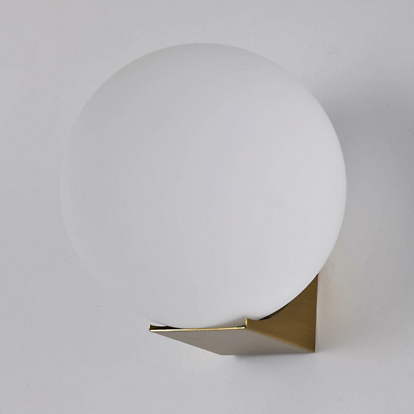Applique ultra minimaliste boule blanche sur socle doré - Kandi
