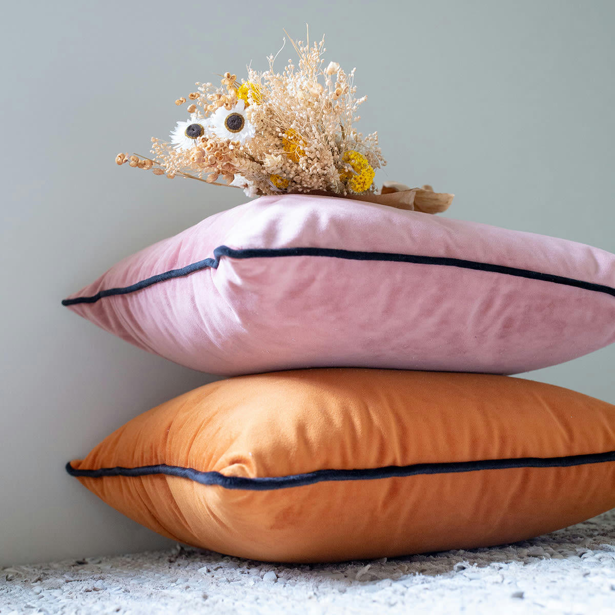 GRAMY - Coussin en velours terracotta et noir 40cm