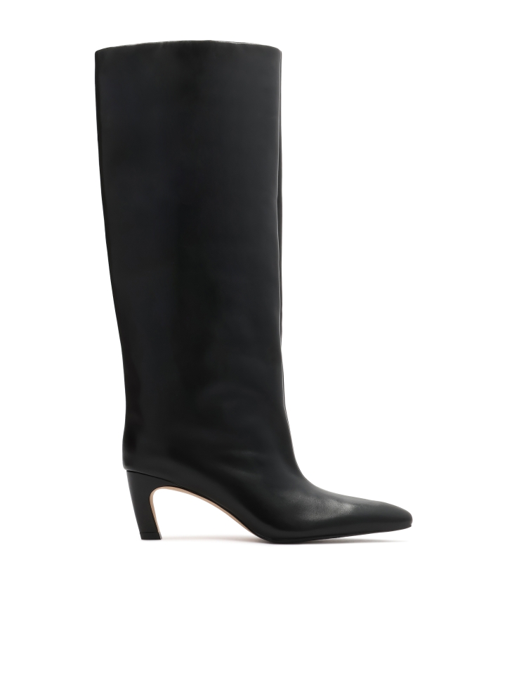 Fashionable boots with slip-on upper