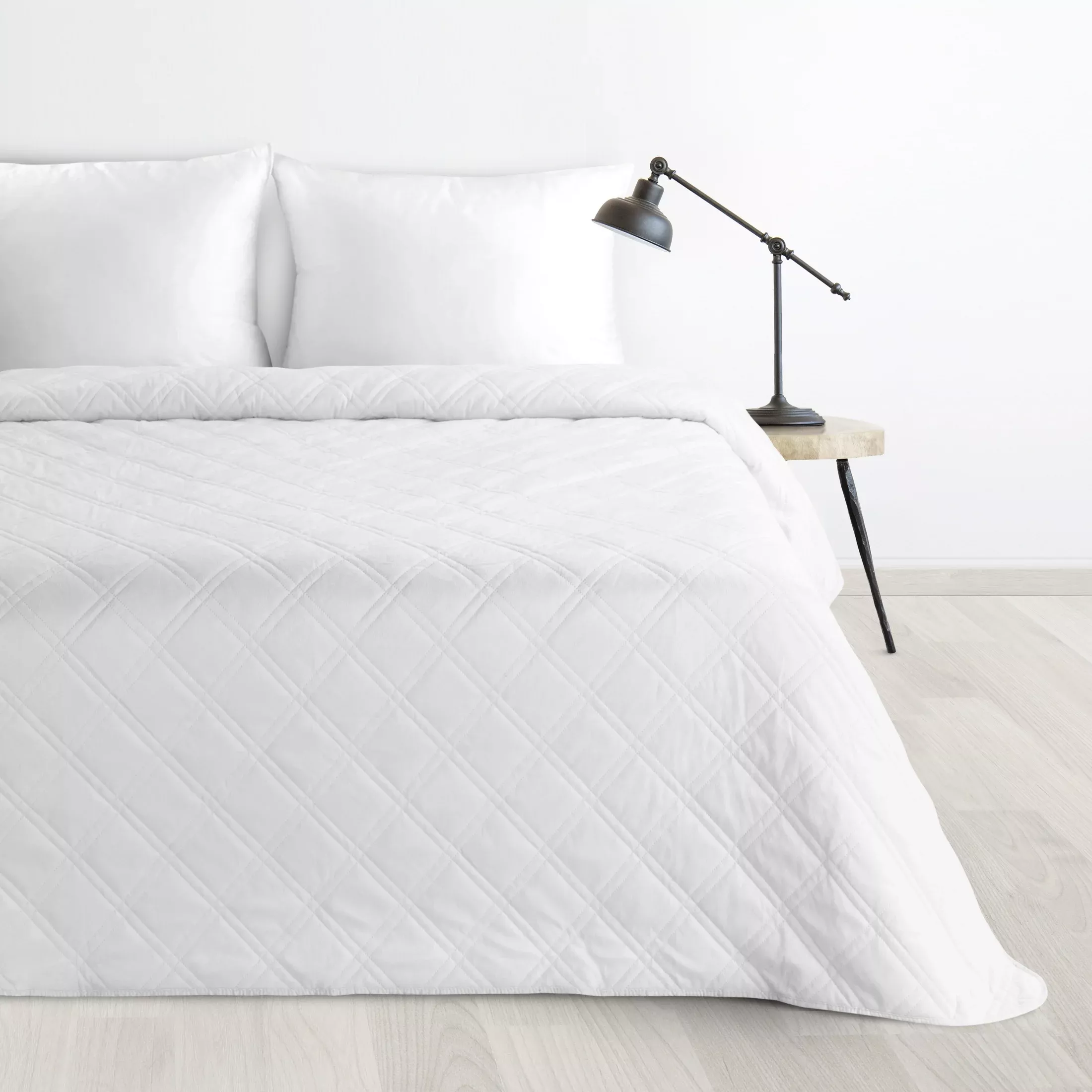 Narzuta welwetowa biała 170x210 cm pikowana metodą hot press wzór geometryczny LUIZ 8 Design 91