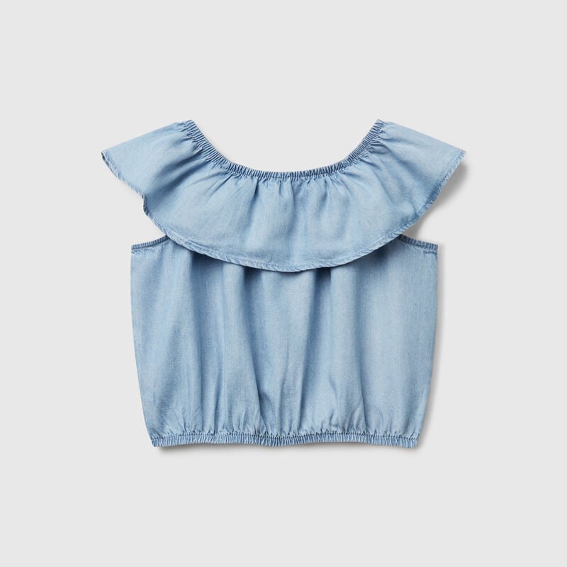 Chambray top with trim