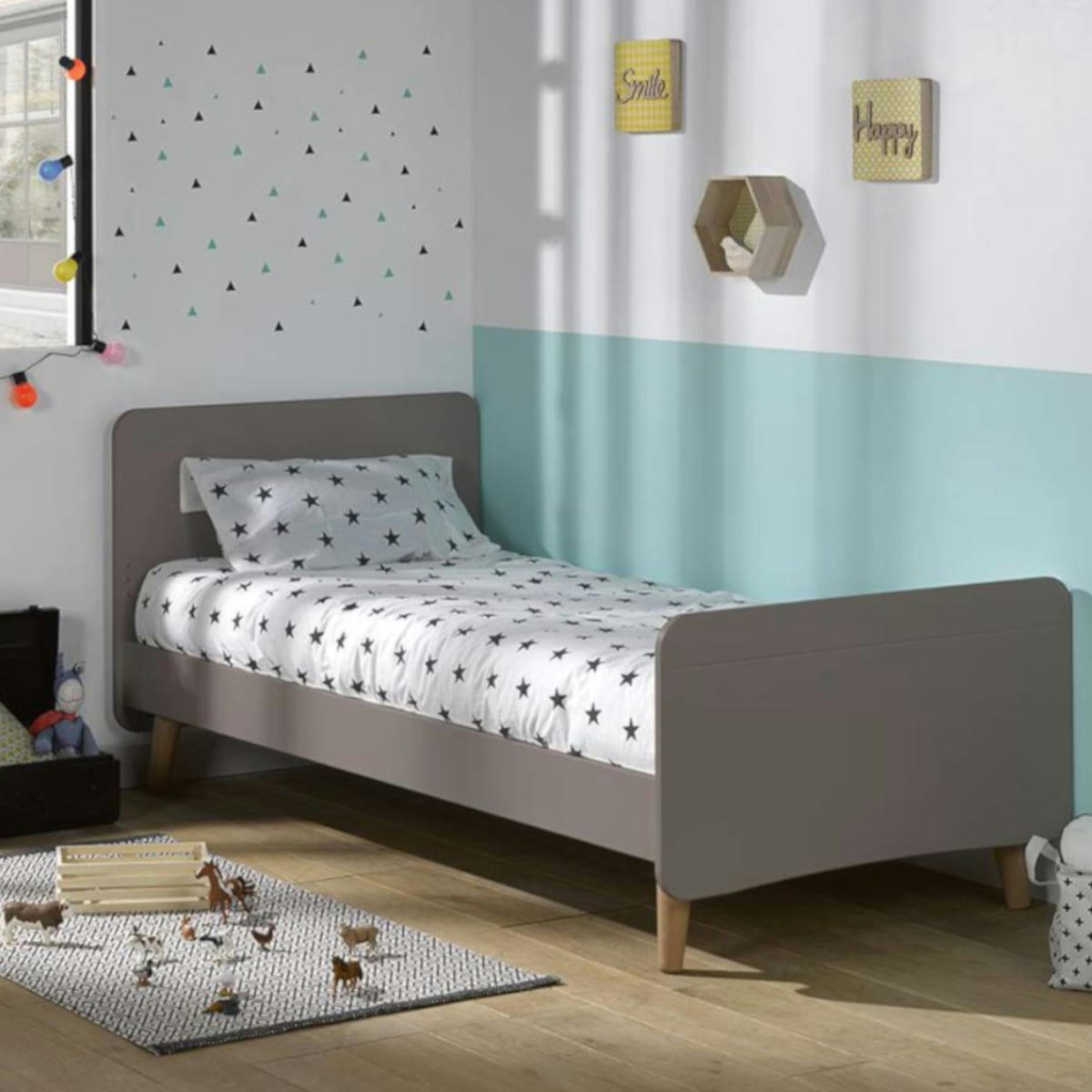 SPIKE - Lit avec pieds 90x200 cm bois massif