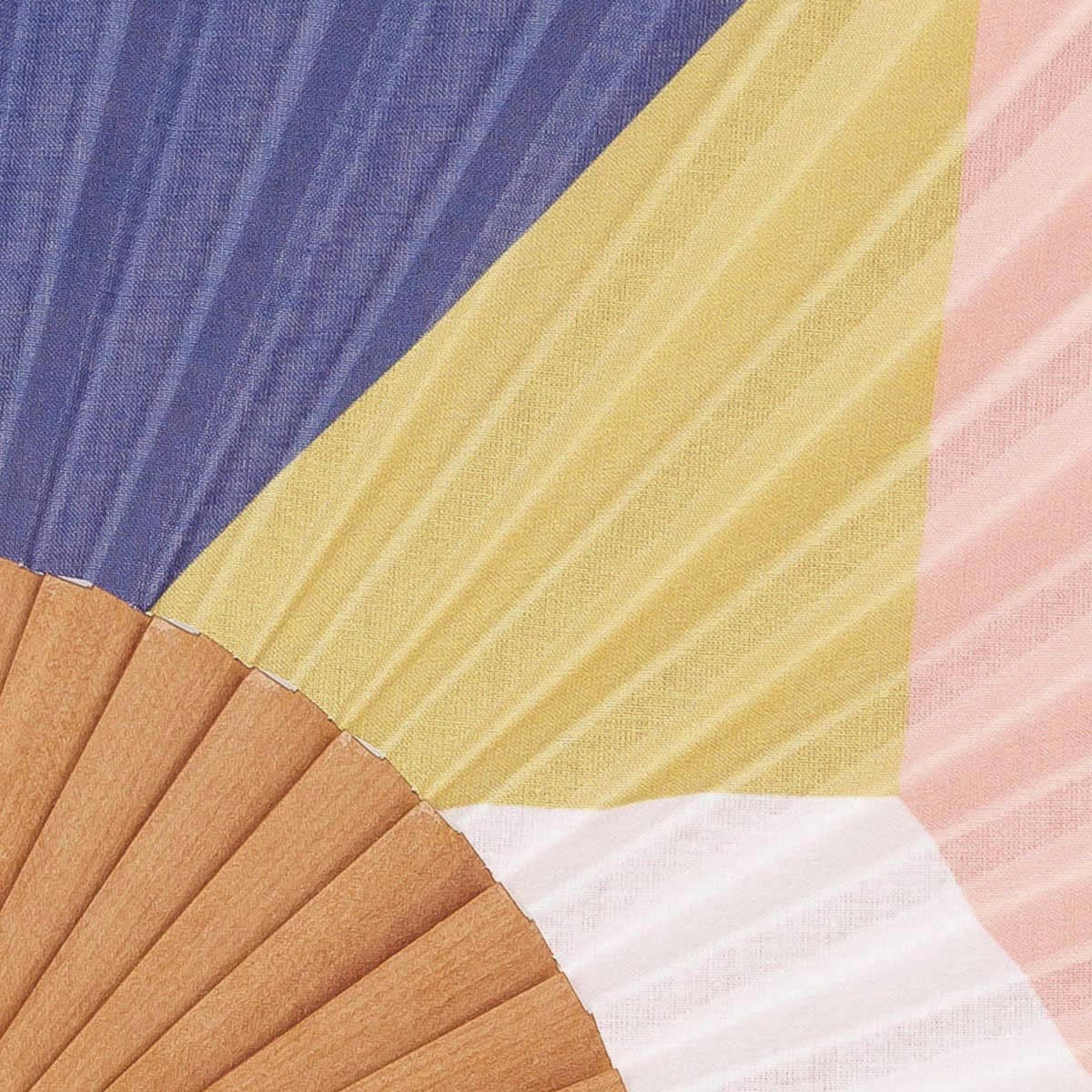 PARADIS - Éventail en bois de merisier et coton motif graphique indigo