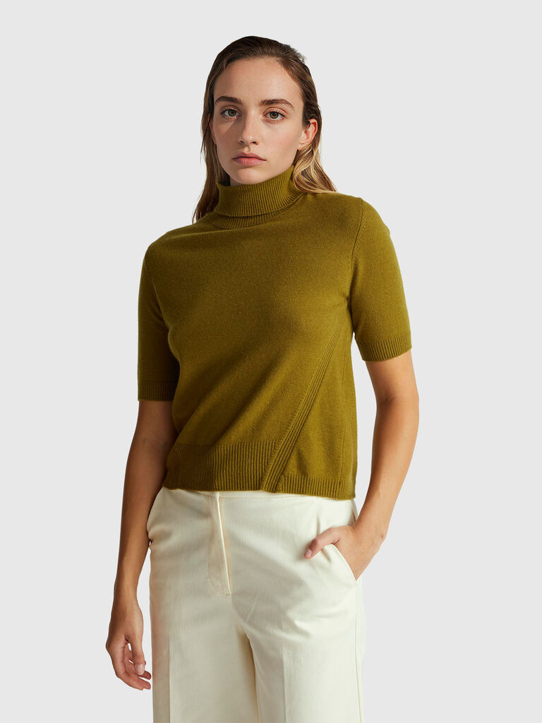 Military green short sleeve turtleneck in cashmere blend