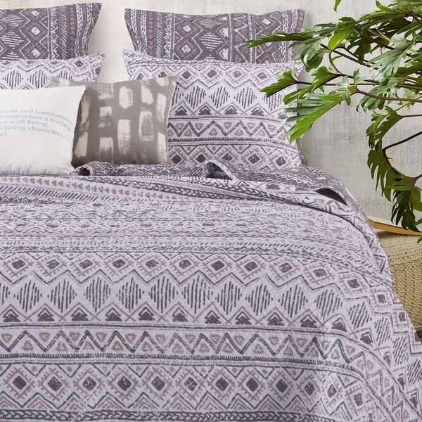 Barefoot Bungalow Denmark Ivory Oversized Quilt and Pillow Sham Set
