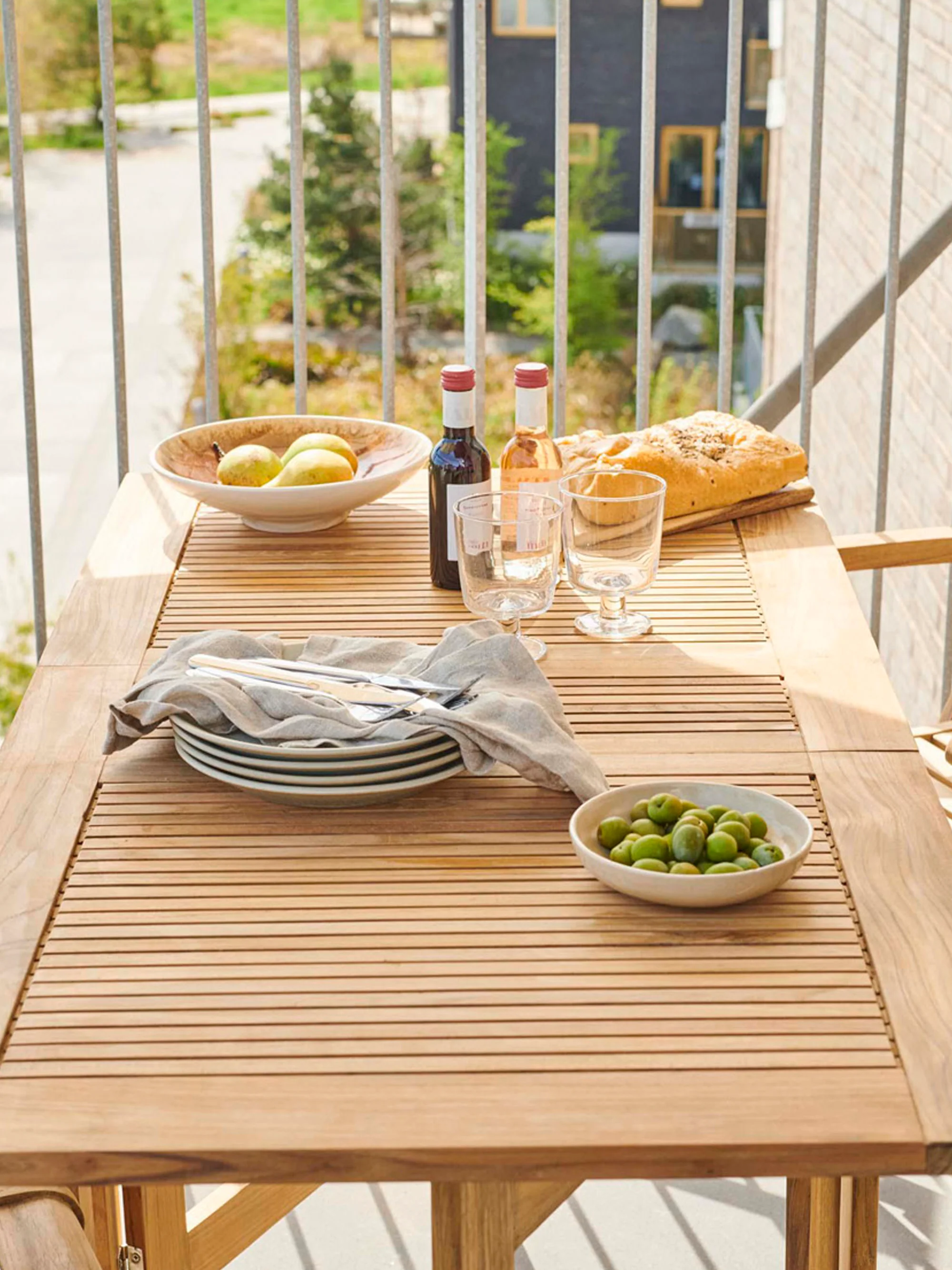 Klappbarer Gartentisch Butterfly aus Teakholz