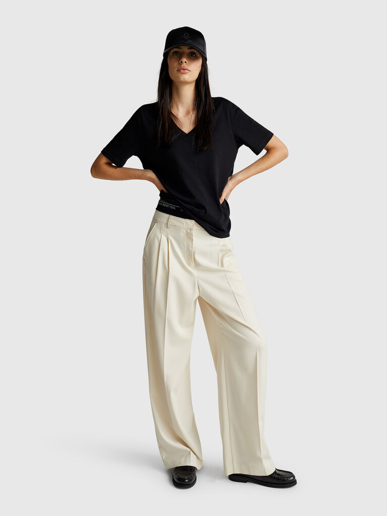 V-neck t-shirt in slub cotton