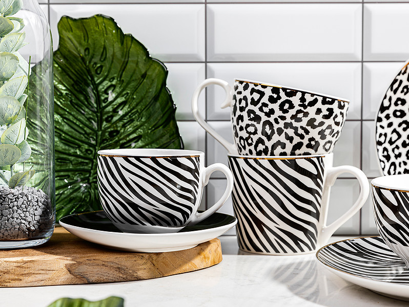 Kubek porcelanowy na nóżce Savana 400ml czarno-biały