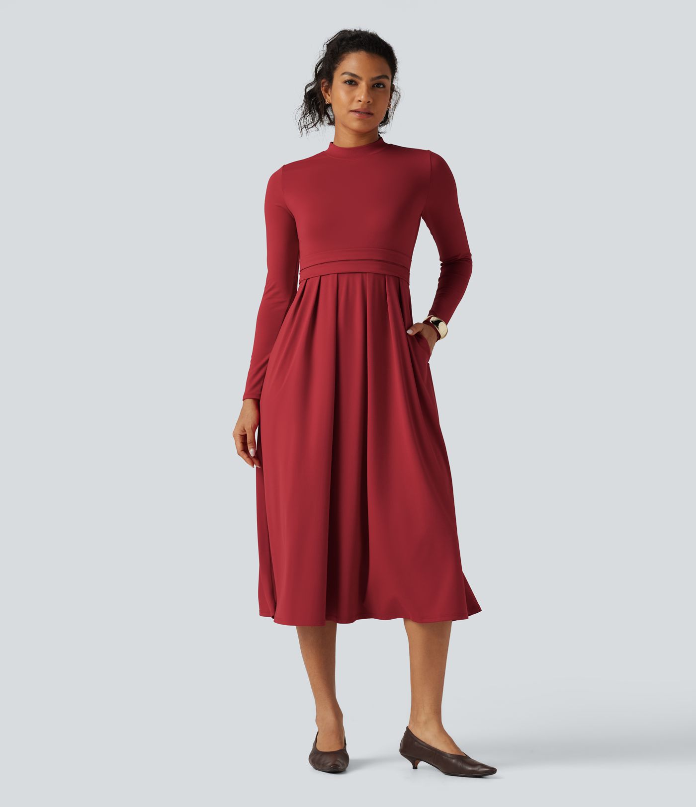 Robe midi à col montant, manches longues, fronces et poches