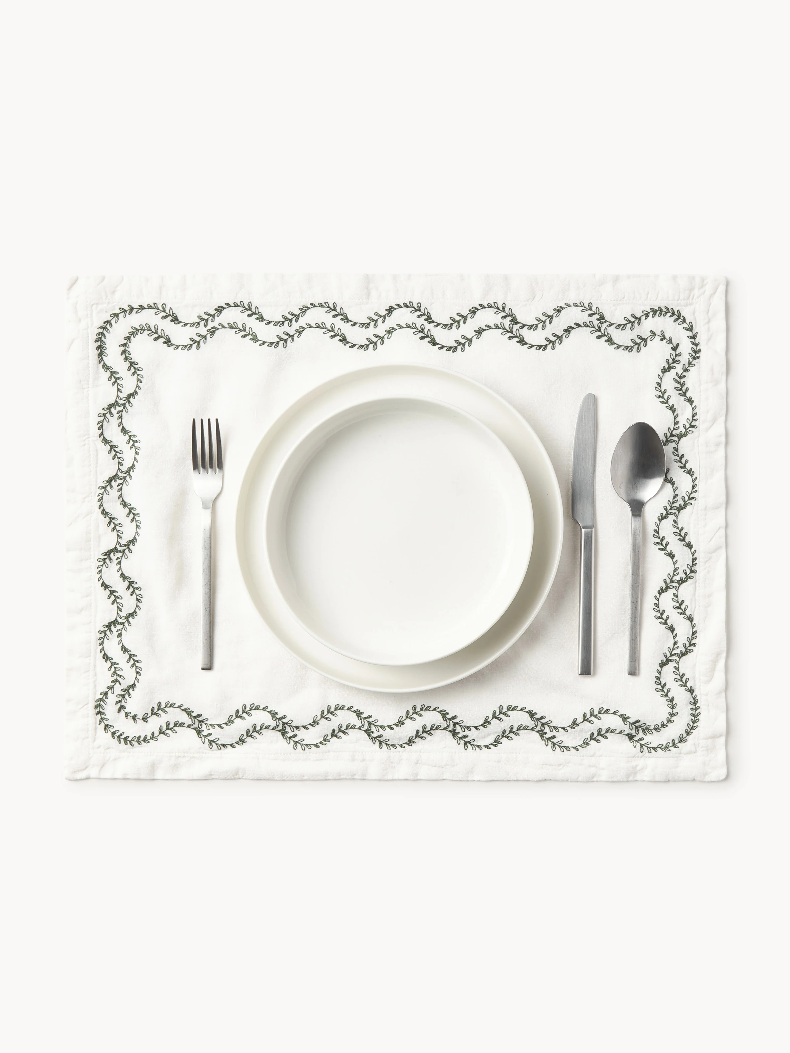 Gewaschene Leinen-Tischsets Ivy mit handgefertigter Bestickung, 2er-Set