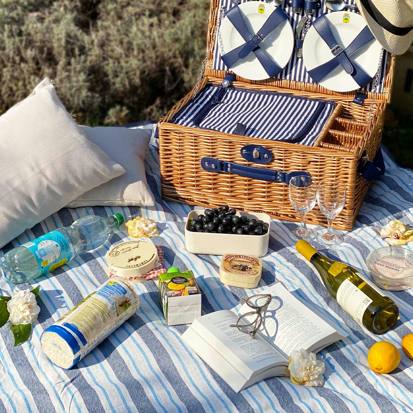 - Nappe XL pique-nique imperméable rayures bleues 280 x 140 cm