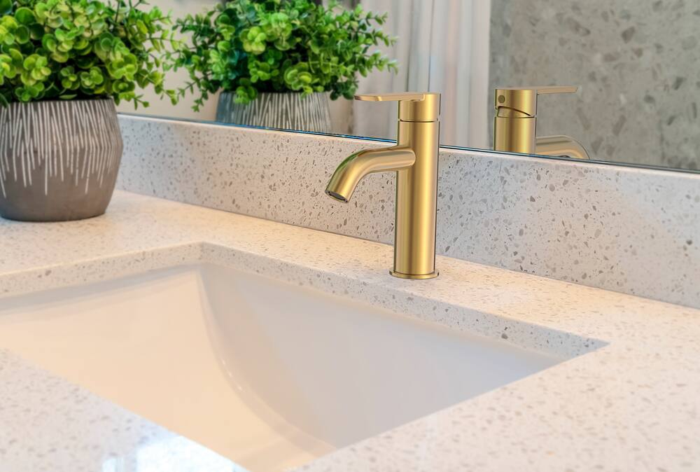 Danze Crete Single Handle 4-in Centerset Bathroom Sink Faucet with Pop-up Drain, Brushed Bronze