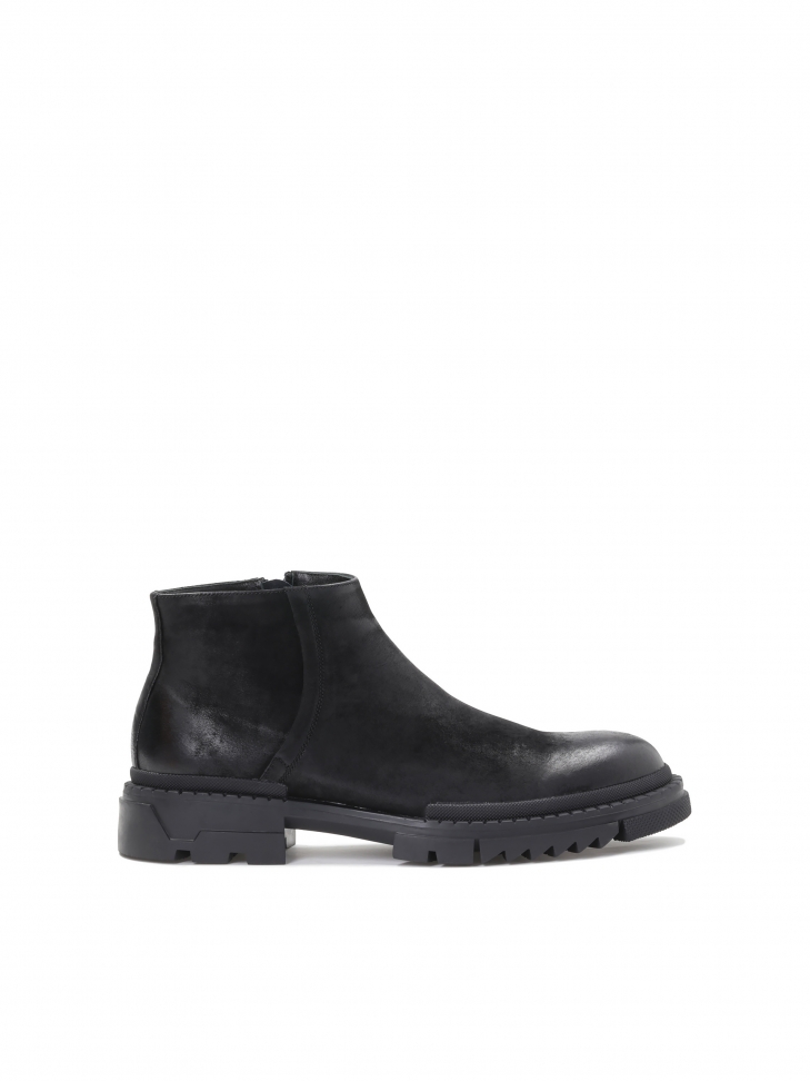 Men’s black boots